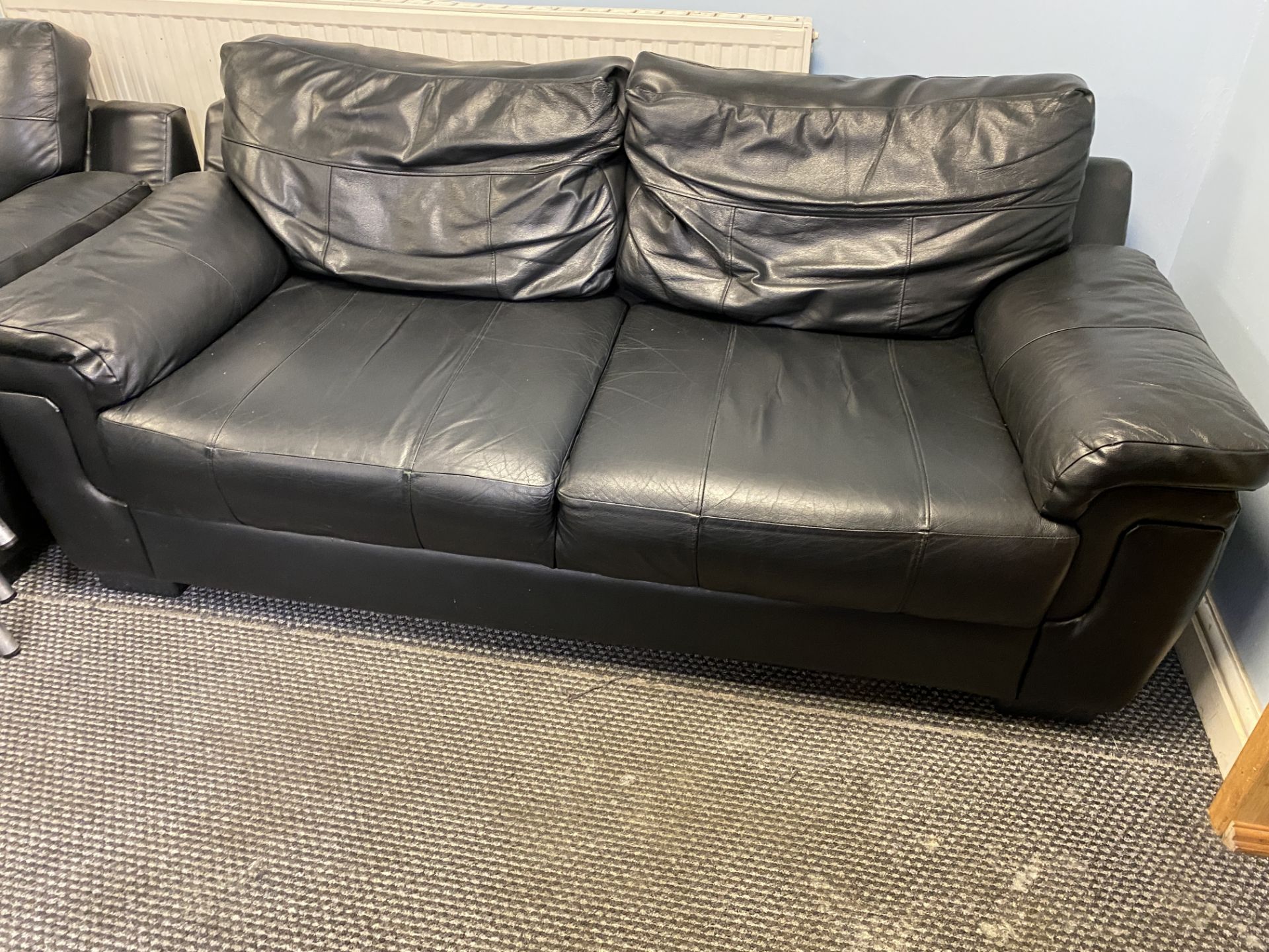 Black 2 seater leather sofa - Image 3 of 4