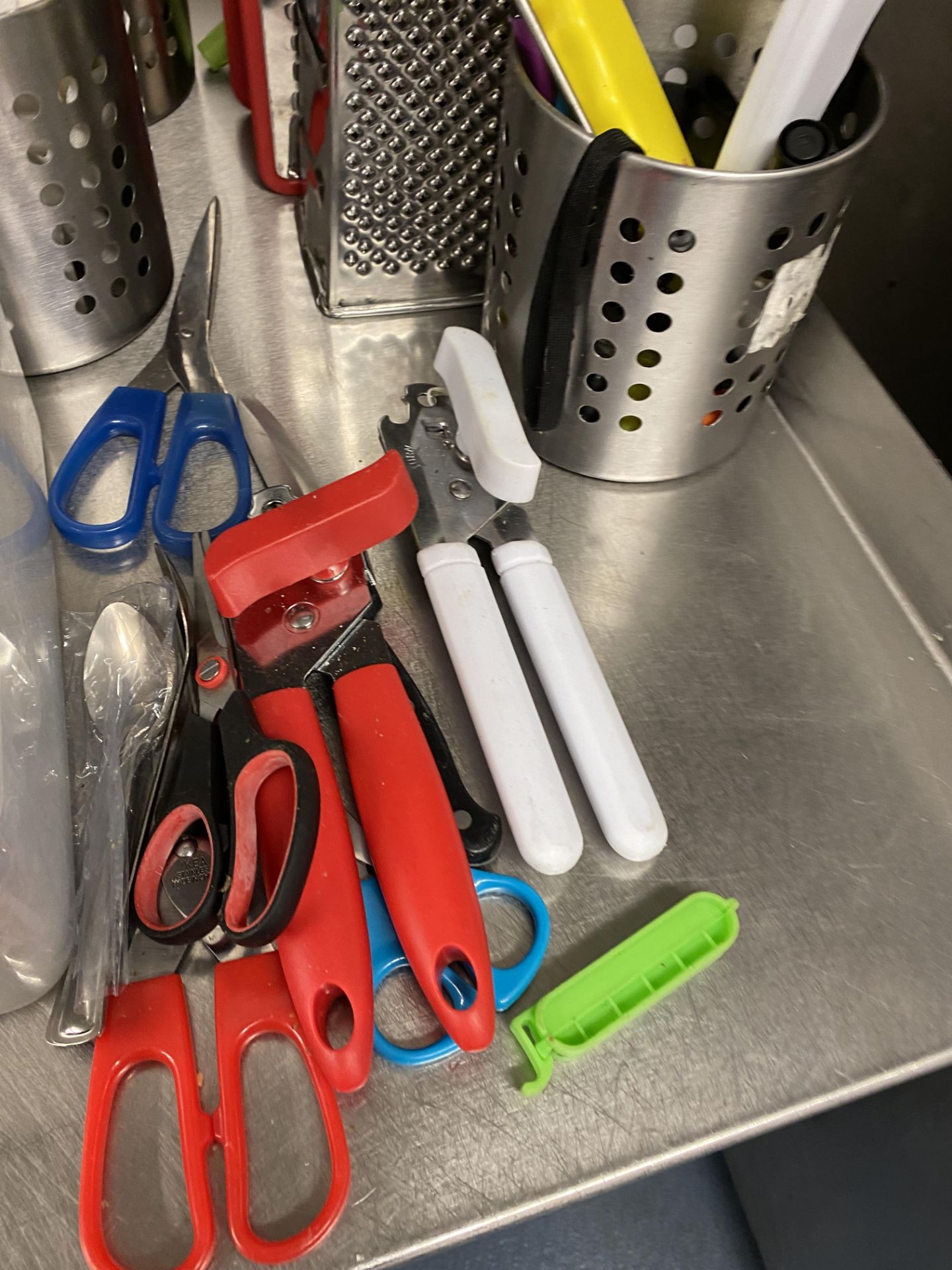 Quantity of Kitchen Utensils - Image 7 of 11