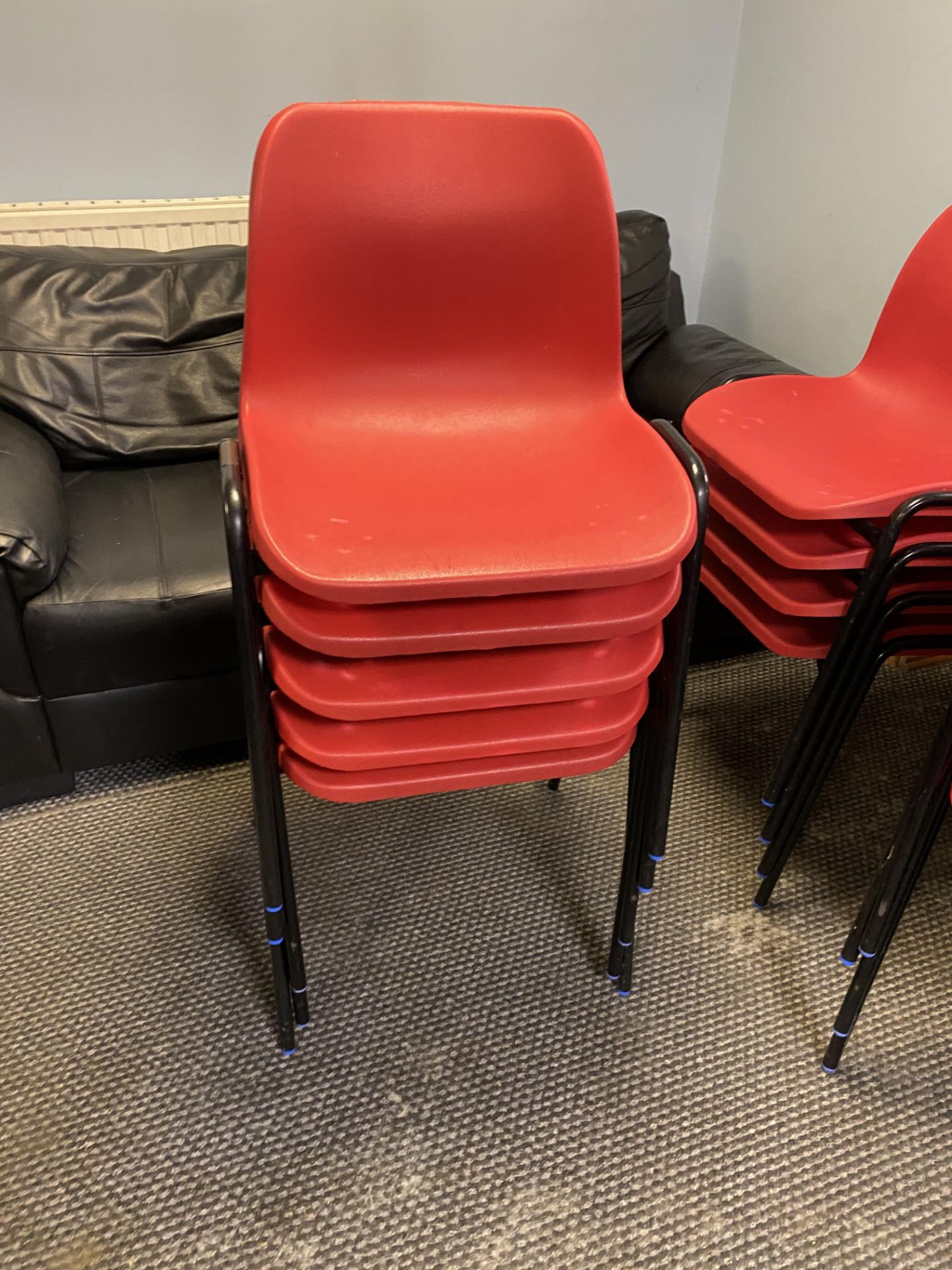 13x Red Plastic Chairs - Image 4 of 5