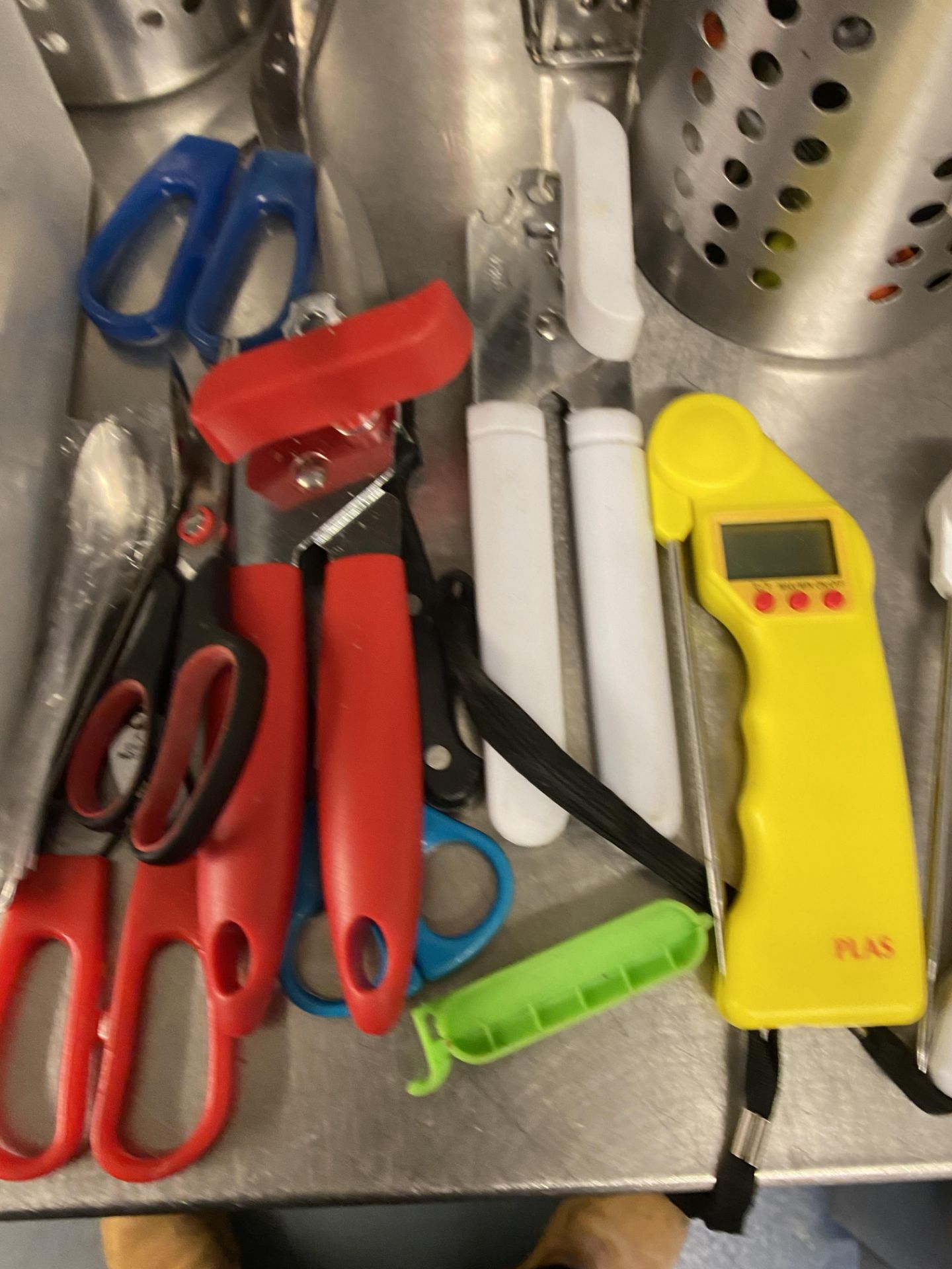 Quantity of Kitchen Utensils - Image 9 of 11