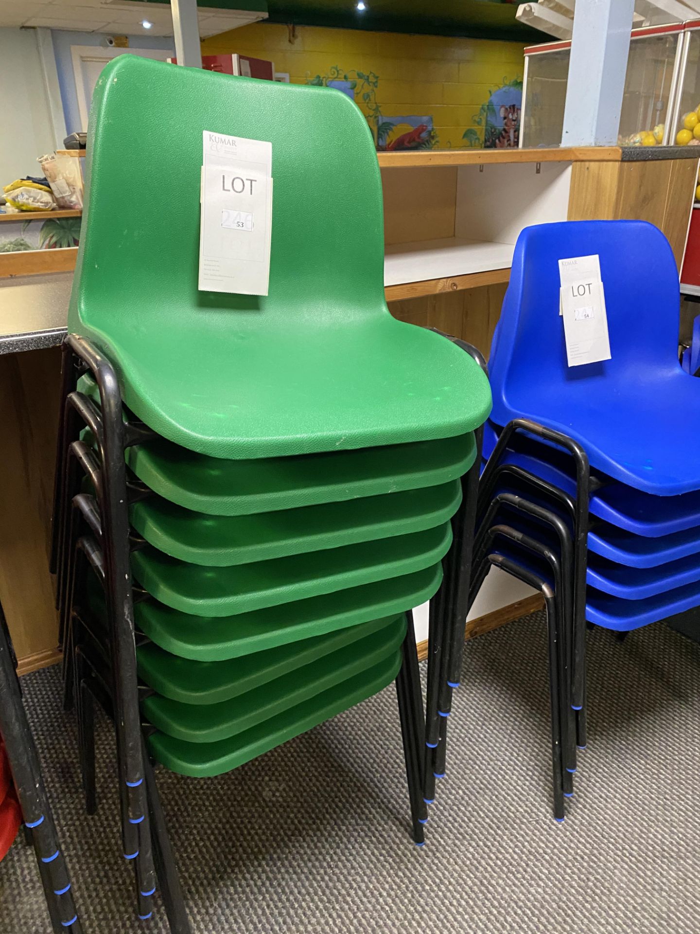 8x Green Plastic Chairs - Image 2 of 2