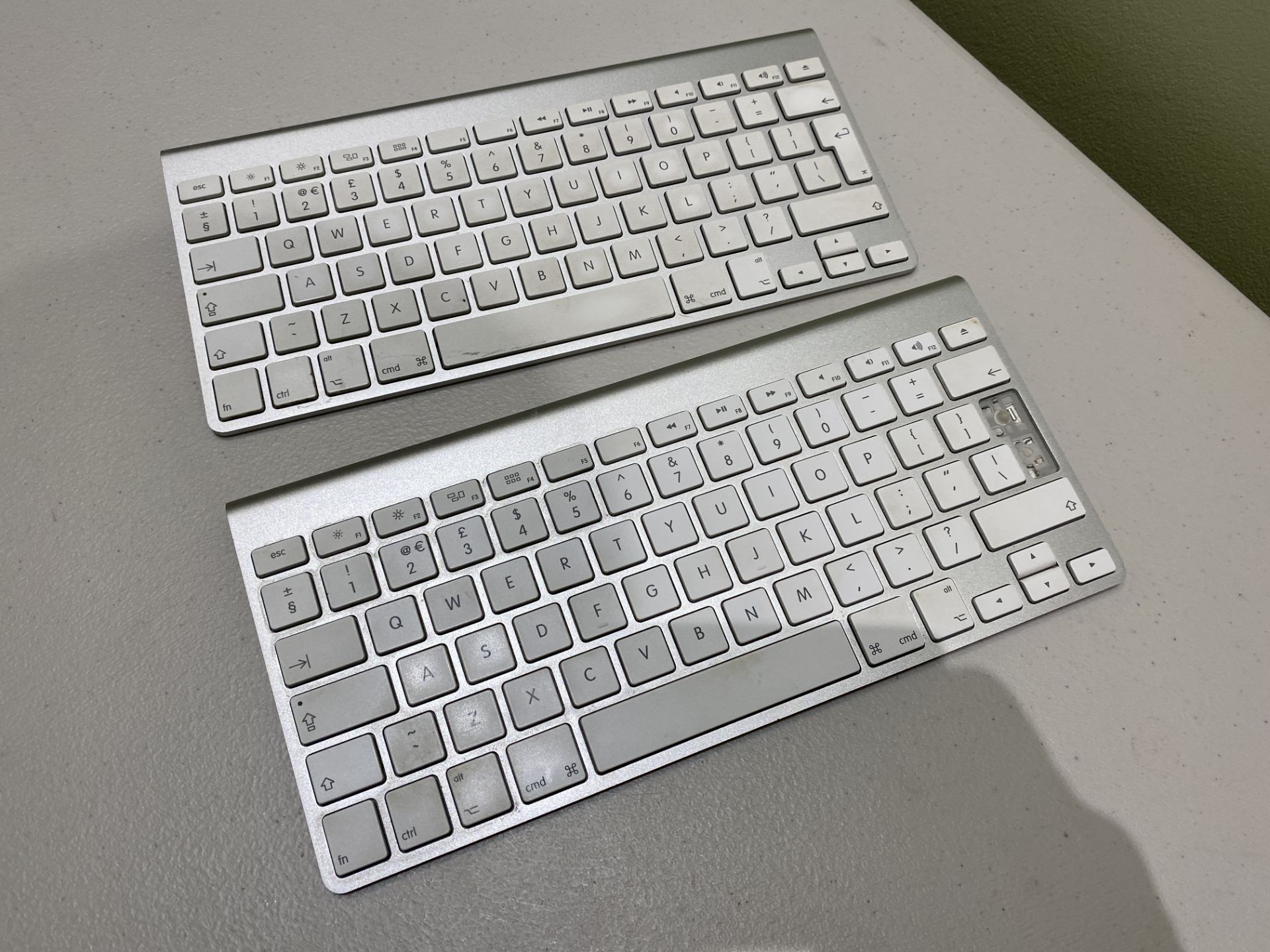 2:Apple Bluetooth Wireless Keyboards Silver/White - One Has Key Missing and Cap to Battery - Image 3 of 8