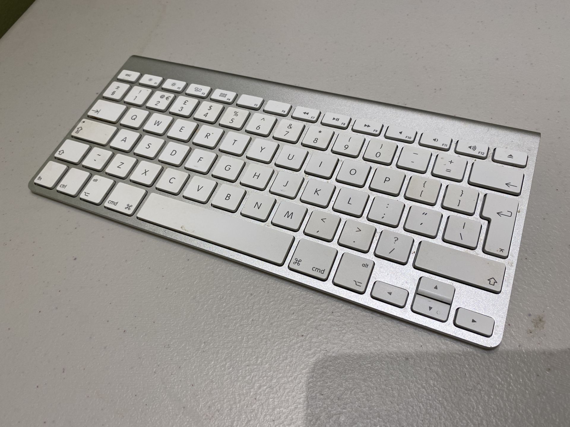 Apple Bluetooth Wireless Keyboard Silver/White - Image 4 of 4