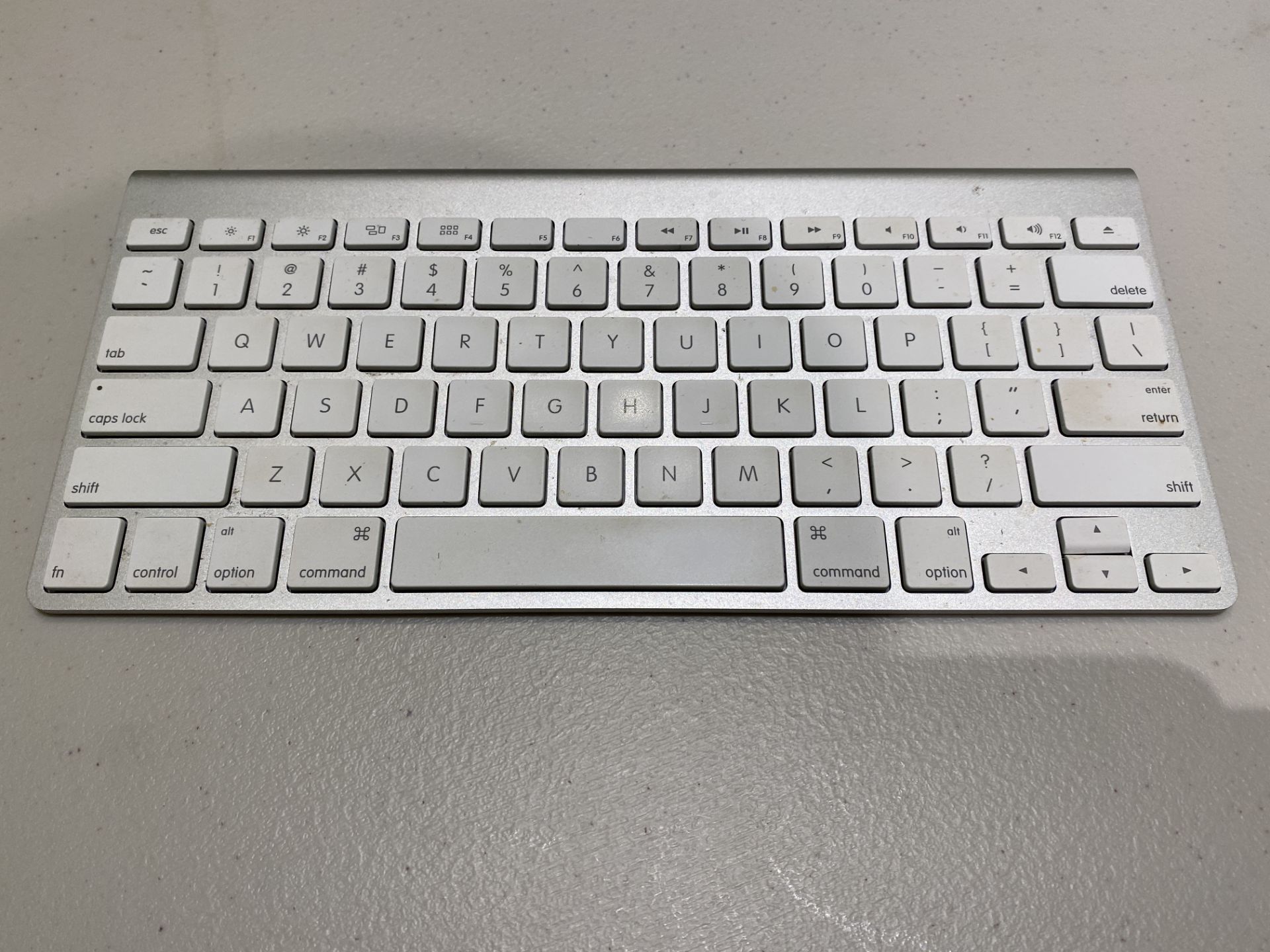 Apple Bluetooth Wireless Keyboard Silver/White