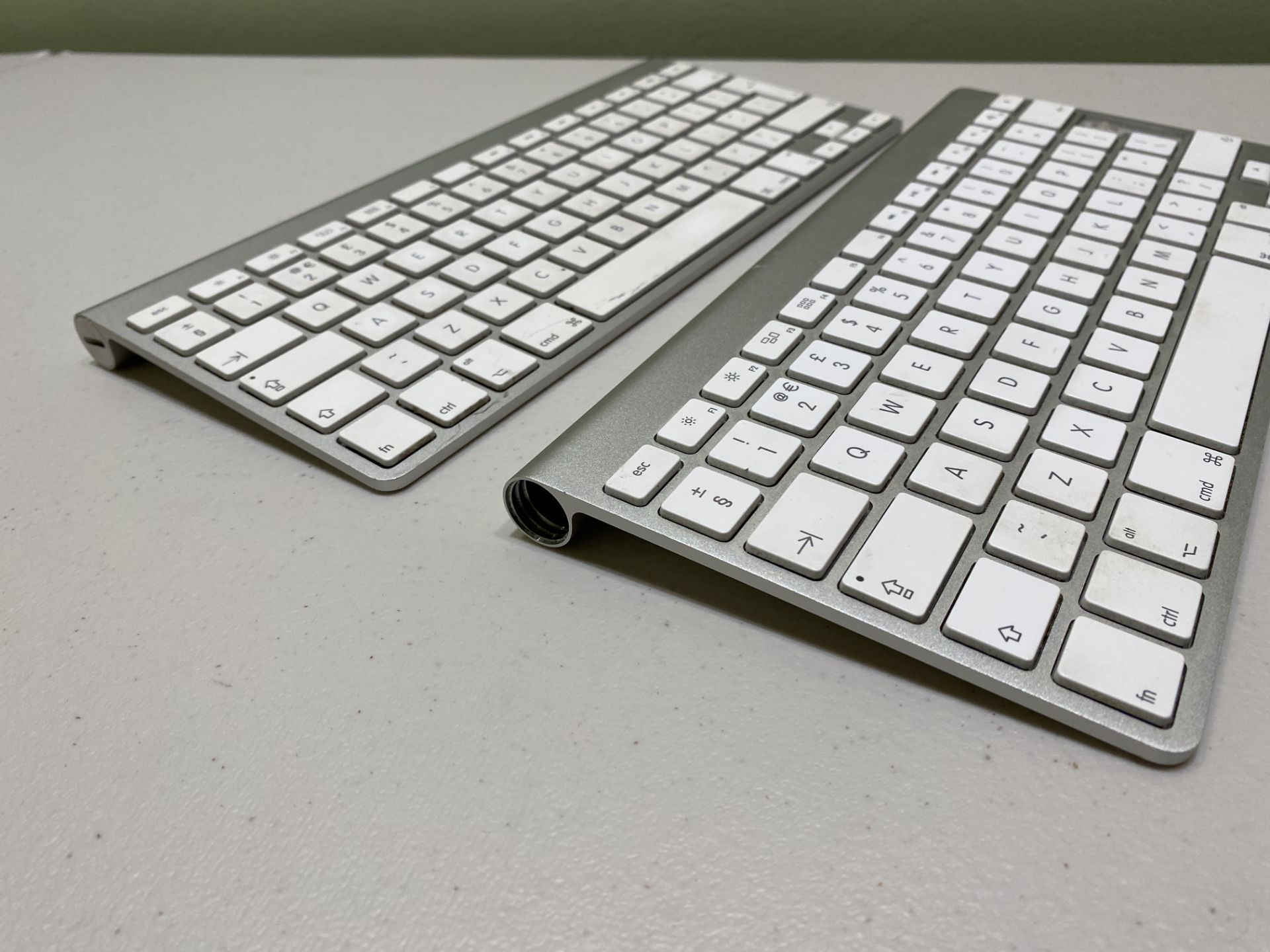 2:Apple Bluetooth Wireless Keyboards Silver/White - One Has Key Missing and Cap to Battery - Image 2 of 8