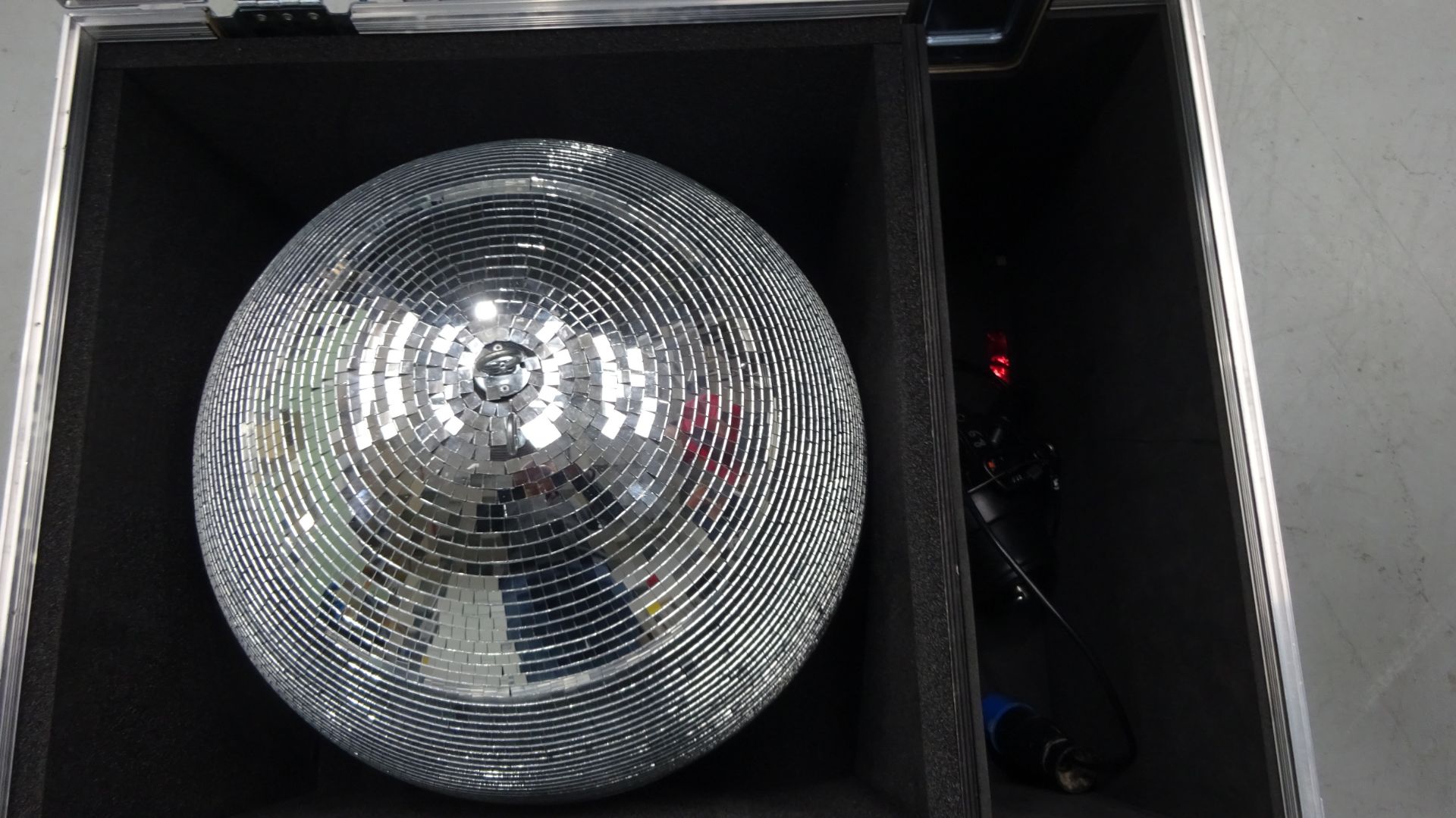 50cm Mirror Ball with Roting Motor c/w Flight Case - Image 8 of 11