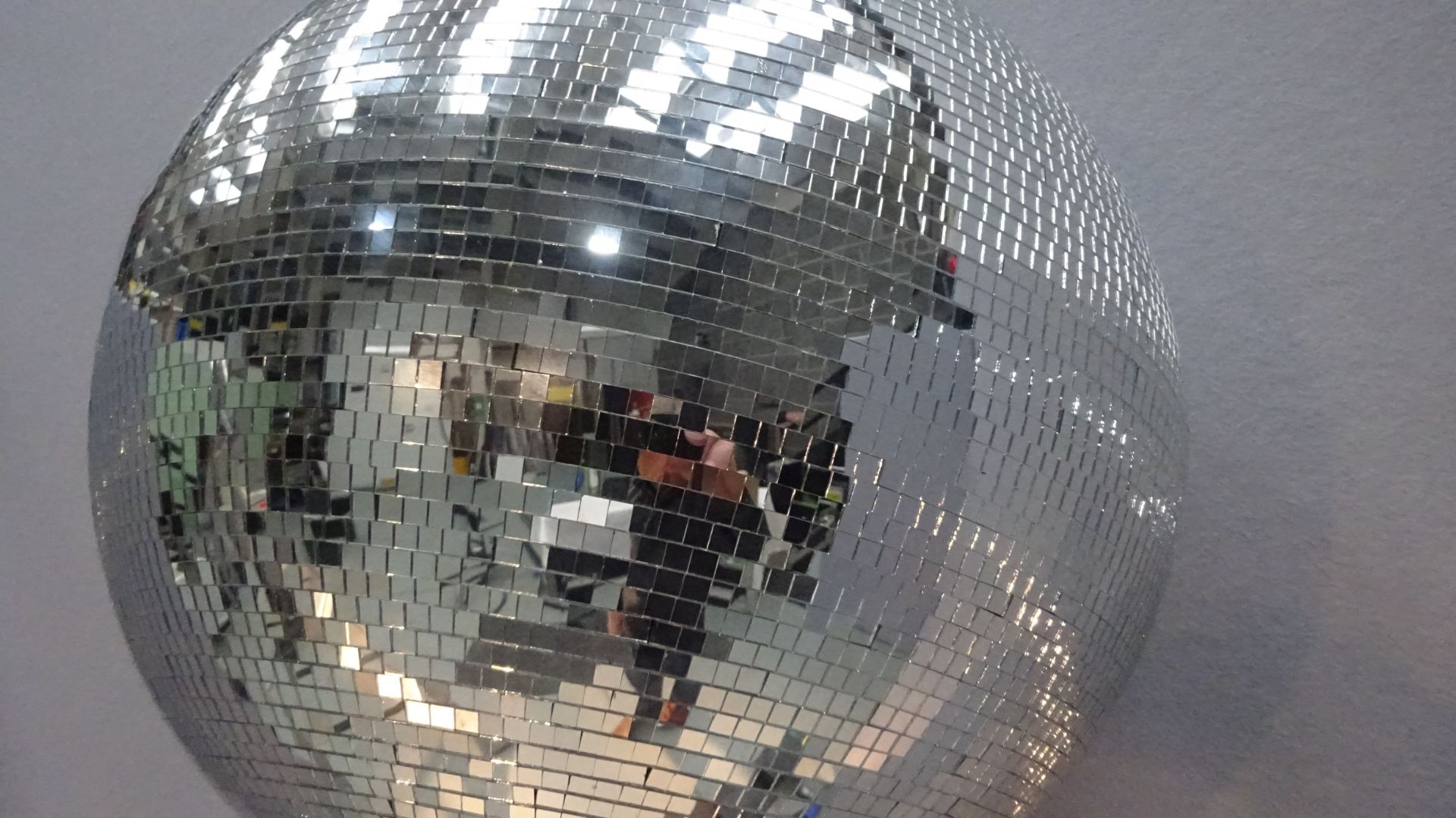 50cm Mirror Ball with Roting Motor c/w Flight Case - Image 3 of 11