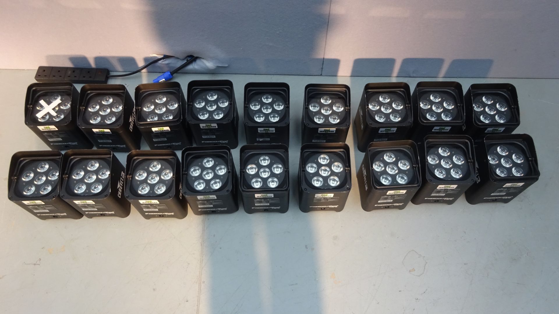 17 x Chauvet Freedom Par Tri-6 LED Battery Uplighters RGB Wireless or DMX 3 Pin c/w Flight Case & - Image 2 of 14