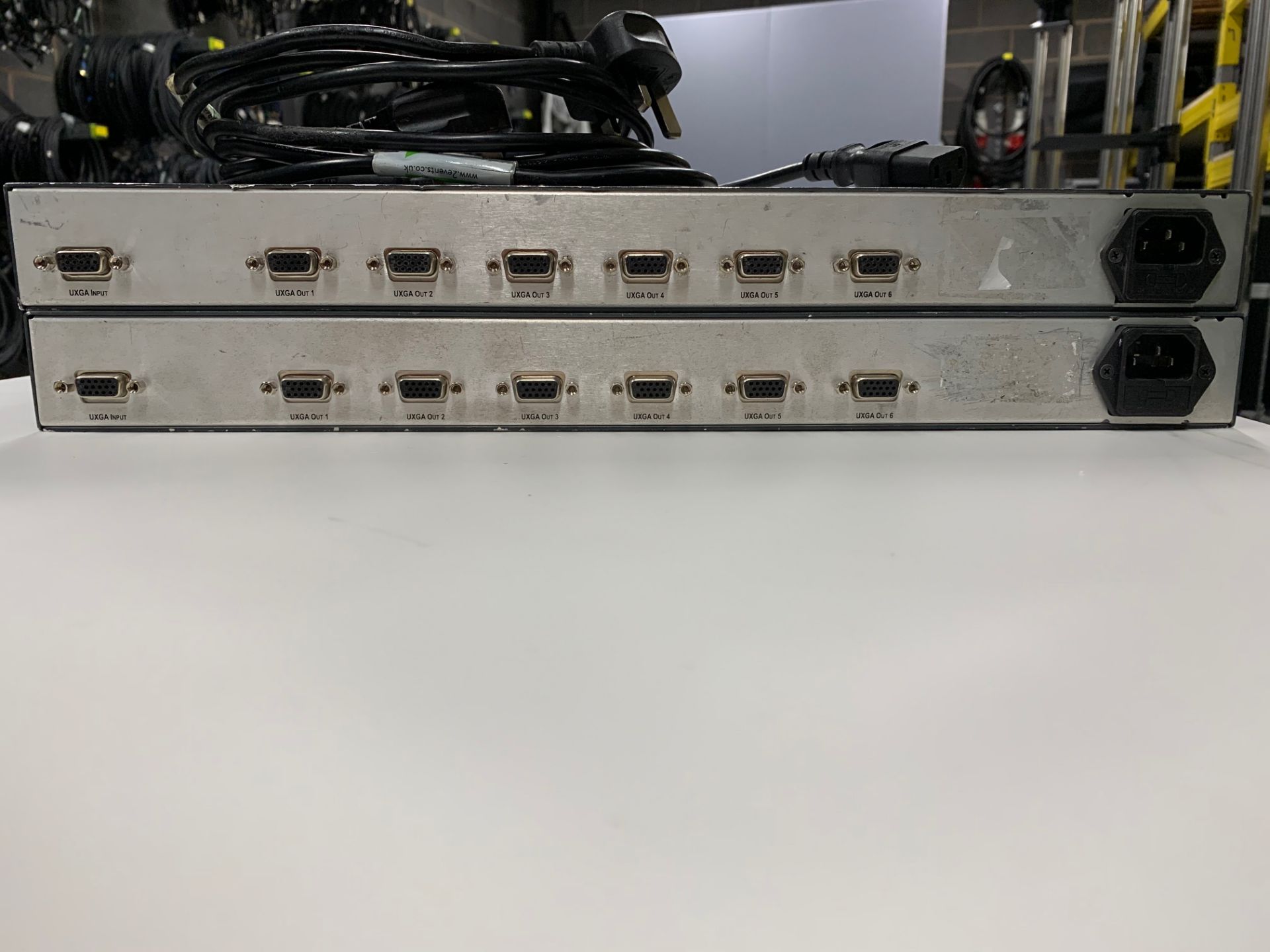 2 x VGA DA 6 way