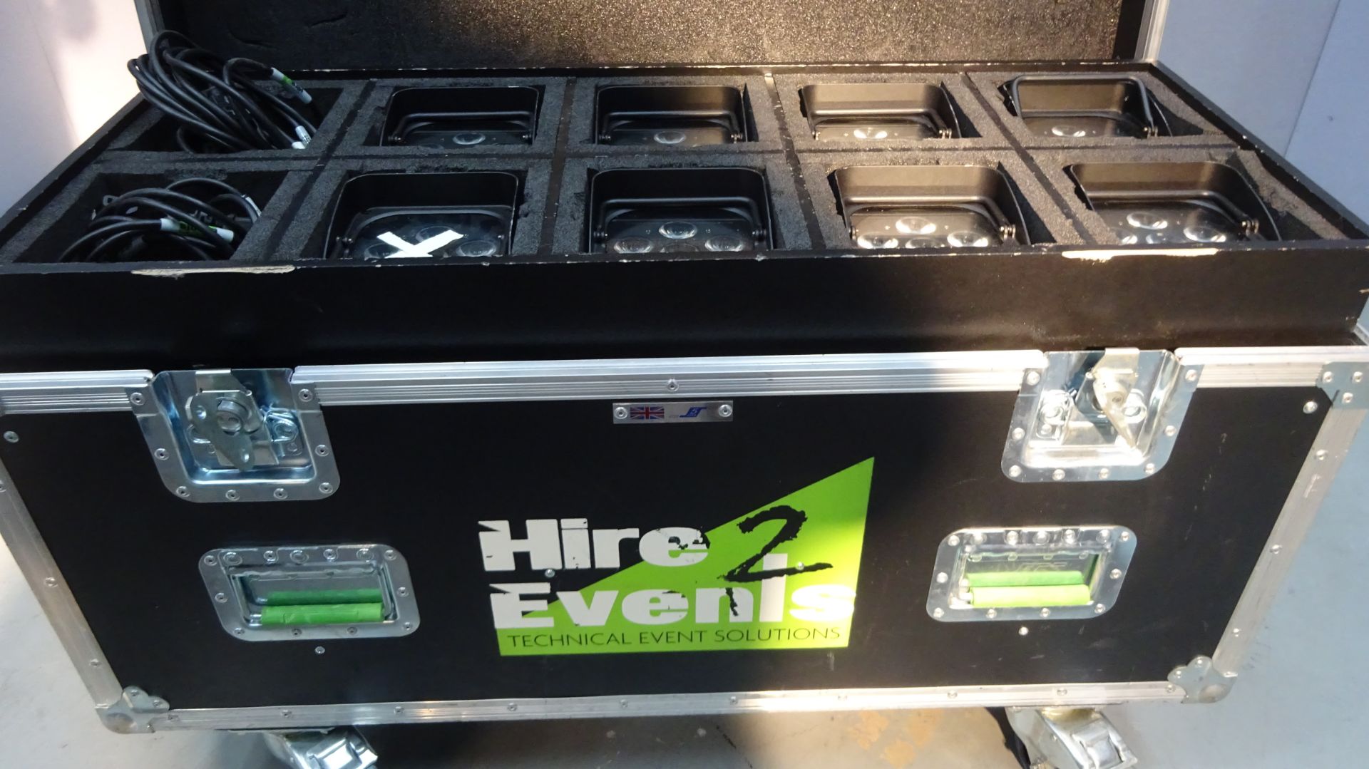 17 x Chauvet Freedom Par Tri-6 LED Battery Uplighters RGB Wireless or DMX 3 Pin c/w Flight Case & - Image 12 of 14