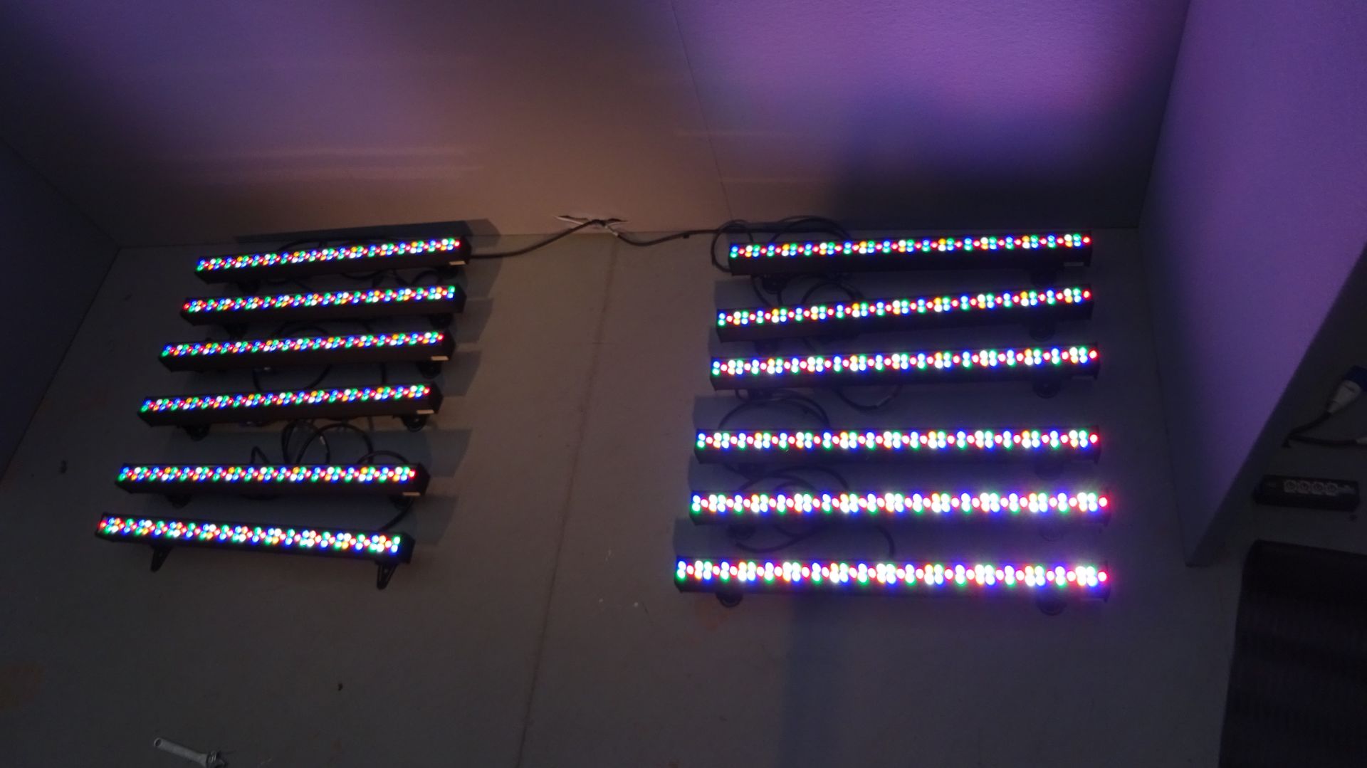 12 x Chauvet LED RGBA COLORado Battons 72 Tour Lights c/w Flight Case - Image 2 of 22