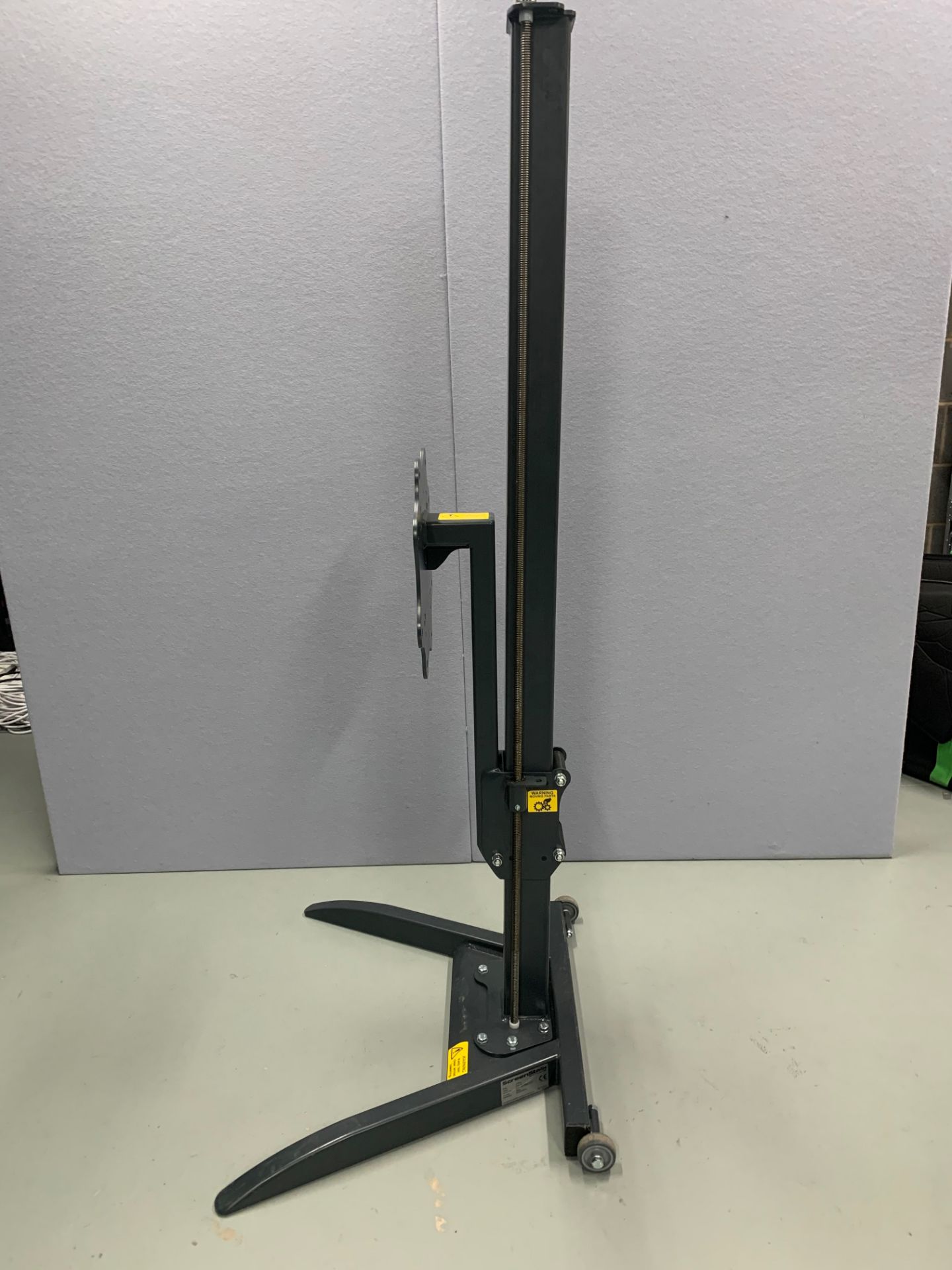 Heavy Duty Stand for 75" Plasma Screens "A Screen Stalk" Giant display lift ONLY USED ONCE Serial No - Image 4 of 6
