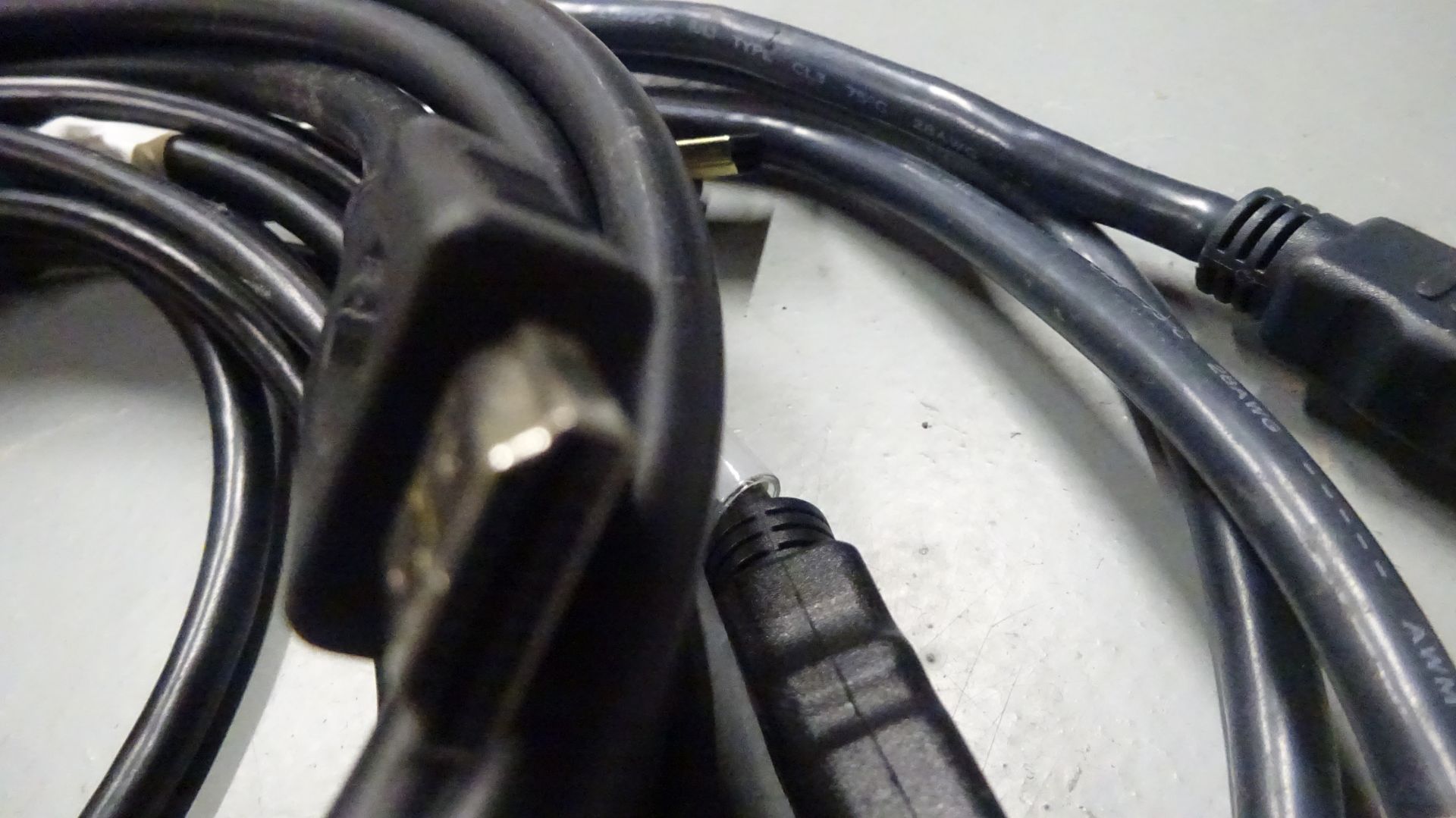 5 x Short HDMI -HDMI Cable - Image 2 of 2