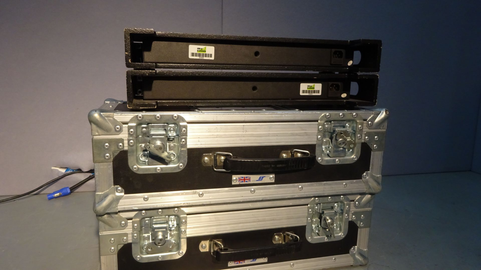 2 x Chauvet DMX Buffer Data Stream 4 1 in 4 out 3pin or 5pin c/w mains lead & Flight Case - Image 4 of 7