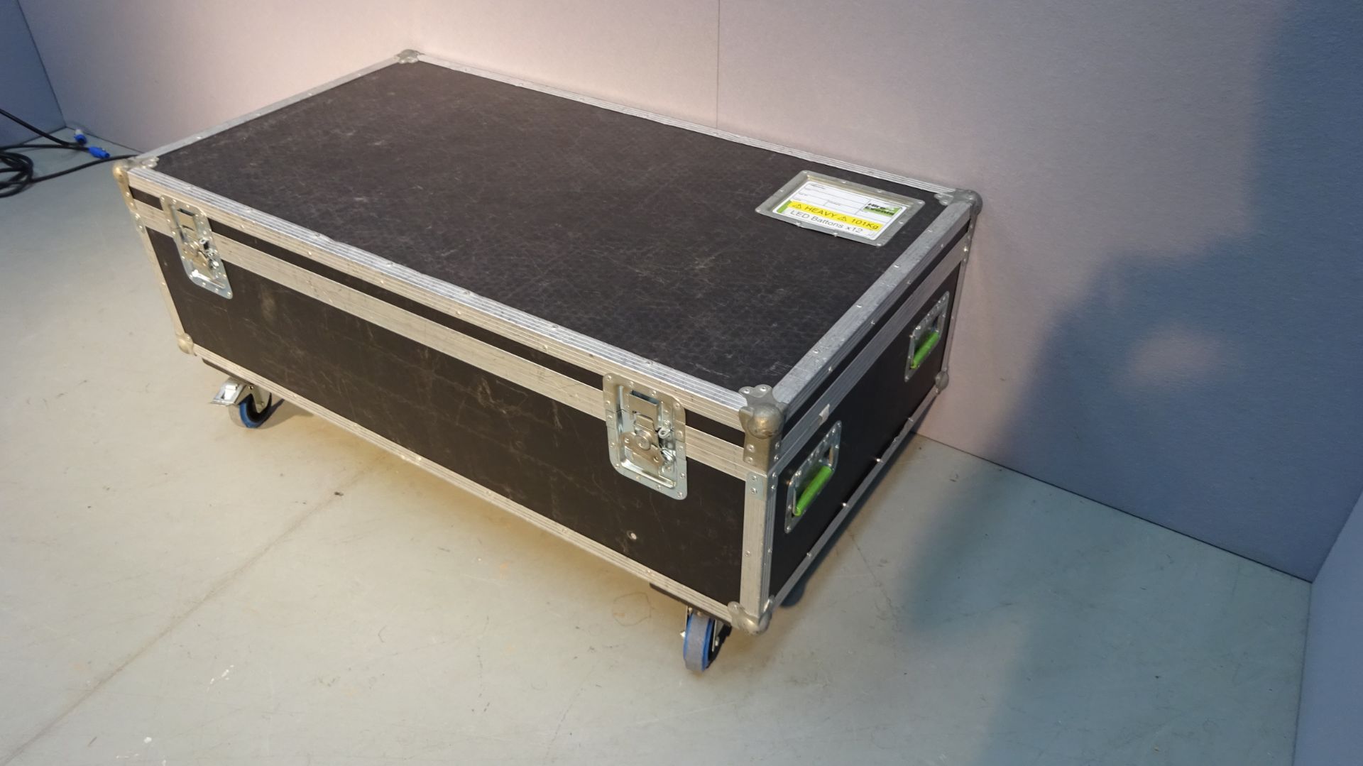 12 x Chauvet LED RGBA COLORado Battons 72 Tour Lights c/w Flight Case - Image 21 of 22