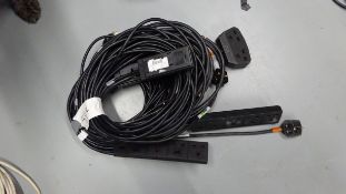 5 Total = 10m 2 x 2 way 3 x 4 way Extention Cables Black