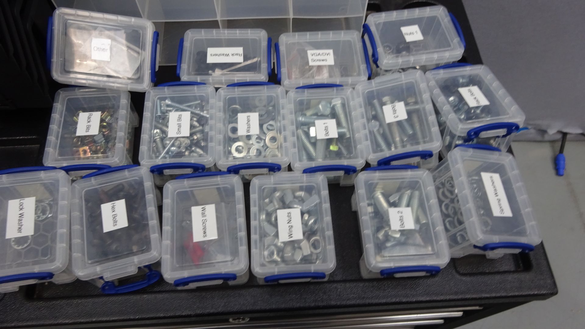 Portable Tool Box on Wheels, 16 Plastic Tidy Screw Organiser Boxes, Selction of Nuts & bolts for - Image 3 of 4