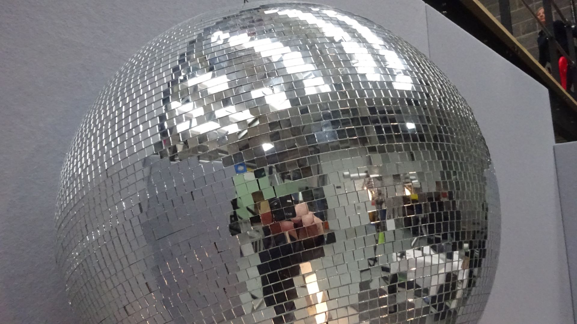 50cm Mirror Ball with Roting Motor c/w Flight Case - Image 4 of 11