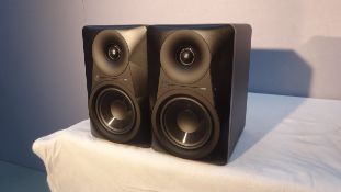 2 x MR524 Powered Studio Monitor Speaker c/w 2 Flights Cases VERY LITTLE USE