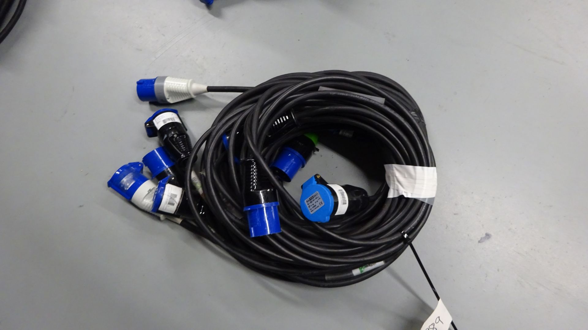 5 x 10m 16amp Male - 16amp Female Power Cable - Image 2 of 2