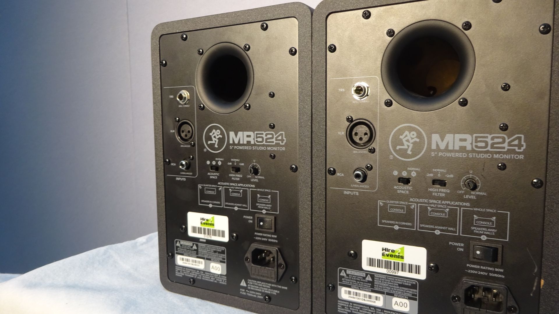 2 x MR524 Powered Studio Monitor Speaker c/w 2 Flights Cases VERY LITTLE USE - Image 5 of 11