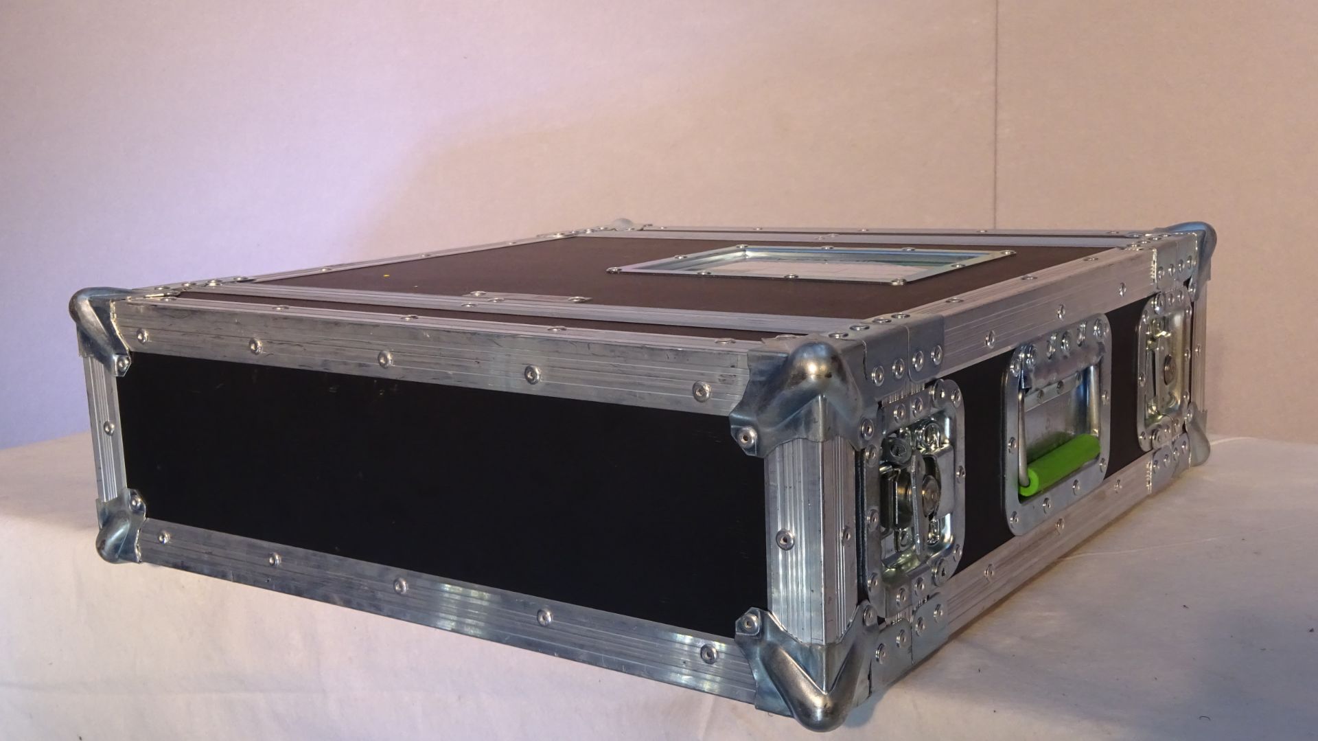 Crown XLS 2002 Amplifier c/w Flight Case - Image 6 of 7