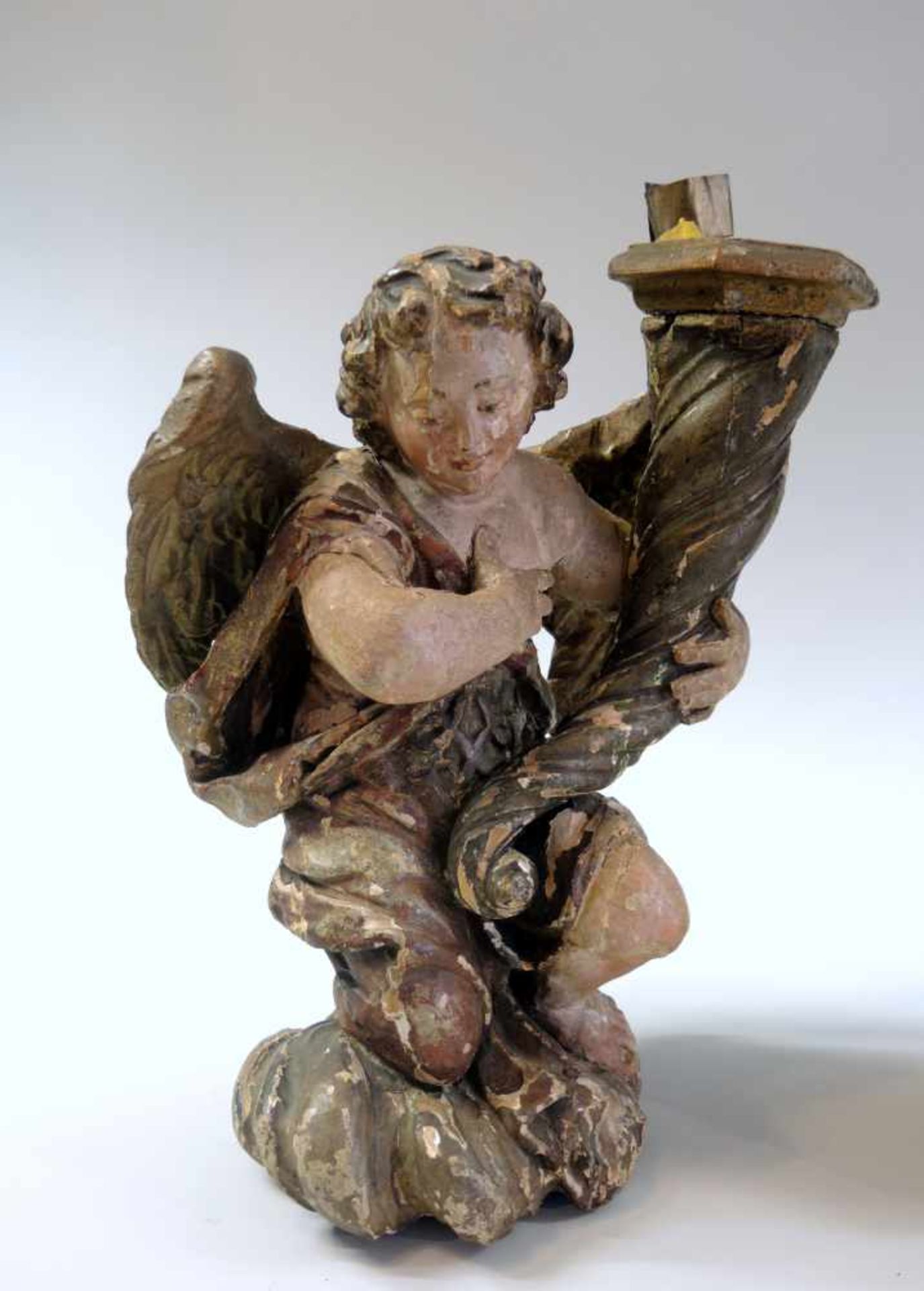 Alter Engel-LeuchterHolz geschnitzt, geschnitzt und farbig gefasst. Auf Wolken kniende Engel, - Bild 4 aus 4