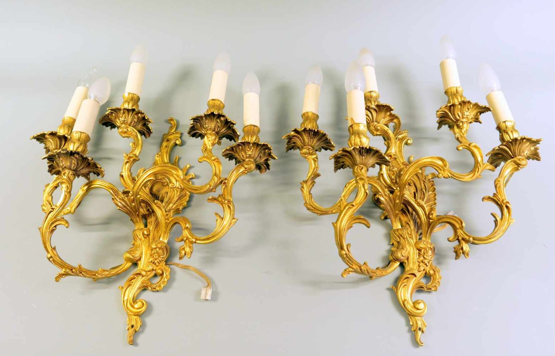 Paar Bronze-LeuchterBronze. Paar 5-lichtige Bronzeleuchter in barocker Form. Elektrifiziert.