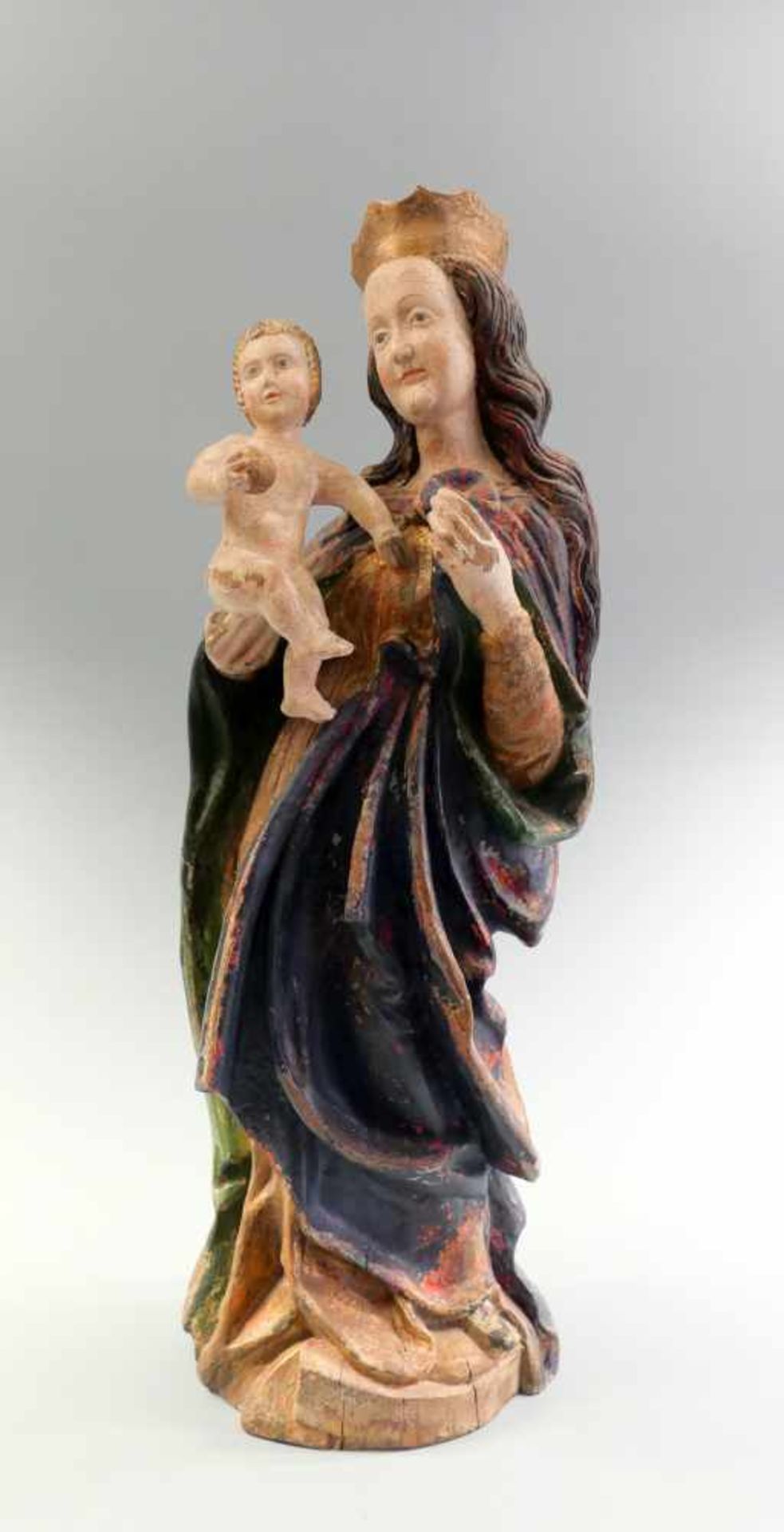 Große Maria mit KindHolz geschnitzt, polychrom und gold gefasst. Rechte Hand min. rest., Fassung