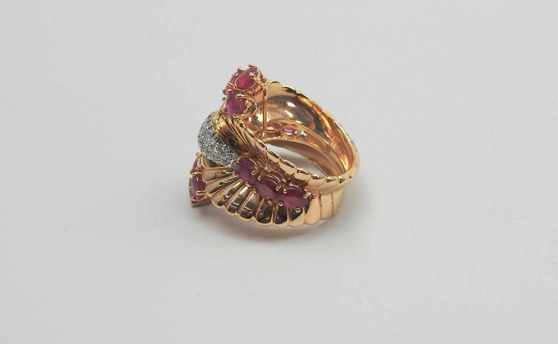 Luxuriöser Damenring14 K. Roségold. Ausgefallener Ring mit 12 Rubinen im Oval-Schliff von zusammen - Bild 4 aus 4