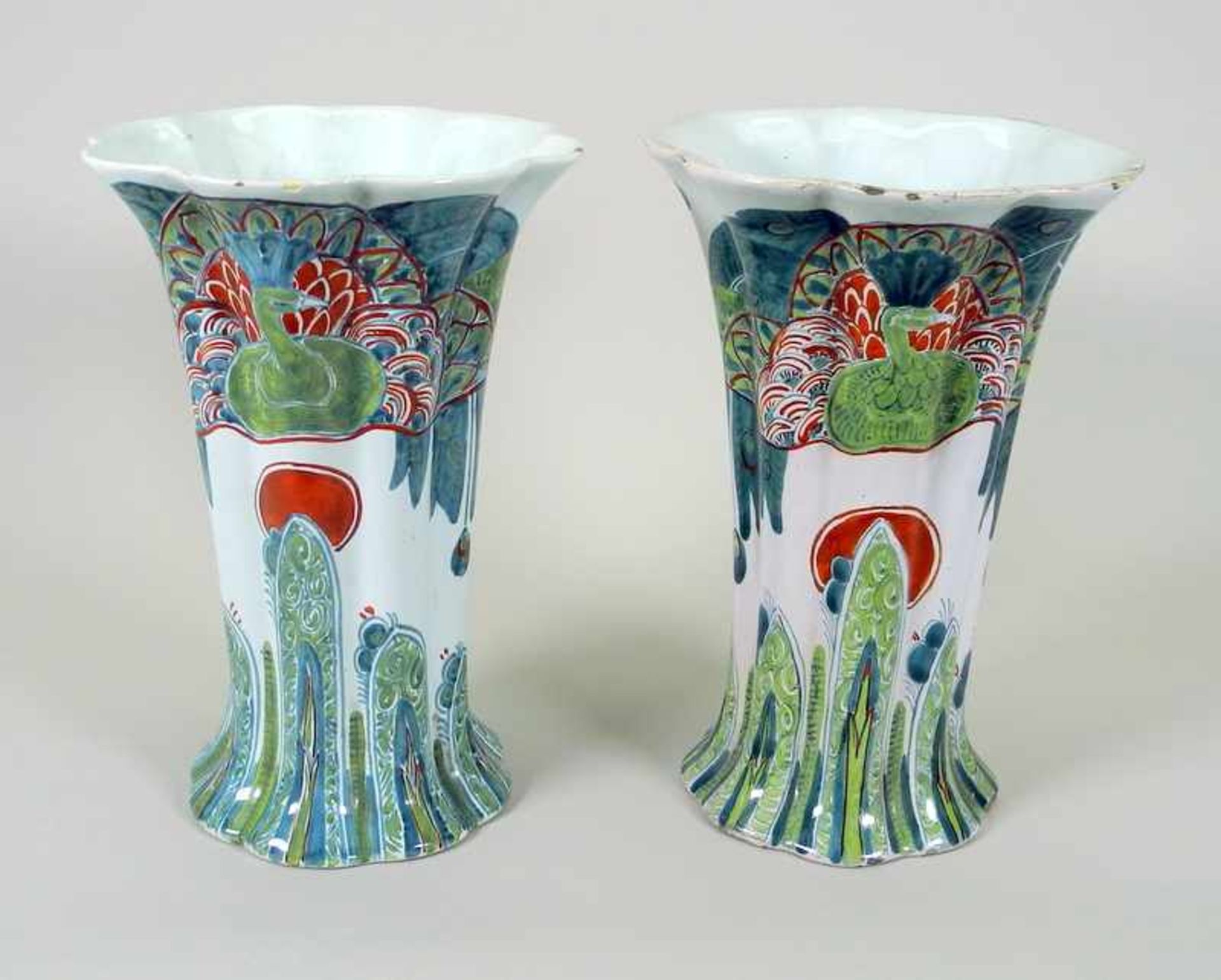 Delfter StangenvasenFayence-Keramik. Am Boden mit Unterglasur-Marke gestempelt. Auf weißem - Bild 6 aus 10