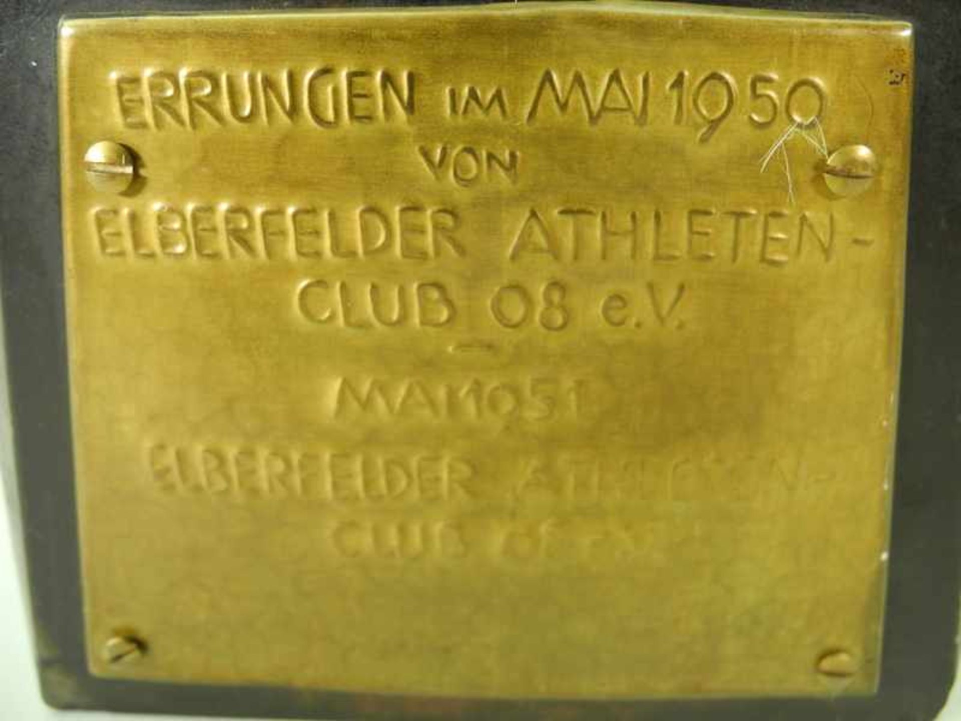 Paul Aichele, 1859 Markdorf - 1920 BerlinBronze, braun und gold patiniert. Auf dunkler Marmor- - Image 3 of 11