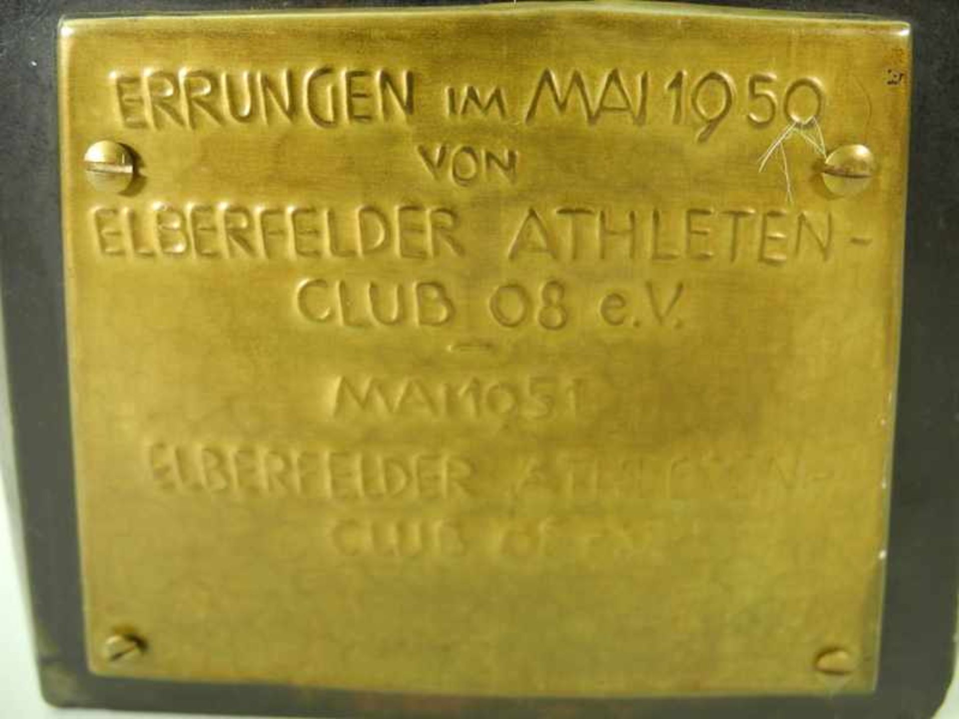 Paul Aichele, 1859 Markdorf - 1920 BerlinBronze, braun und gold patiniert. Auf dunkler Marmor- - Bild 3 aus 11