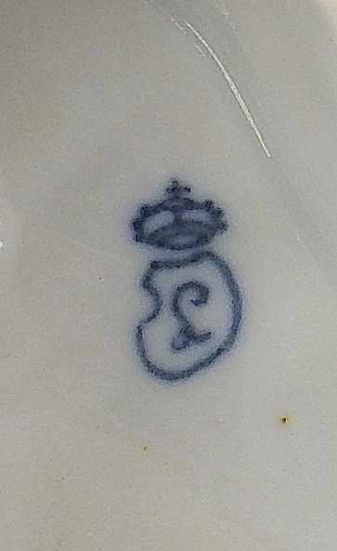 Junges PaarPorzellan, am Boden mit unterglasurblauer Marke in Form eines in einem Wappen - Bild 4 aus 4