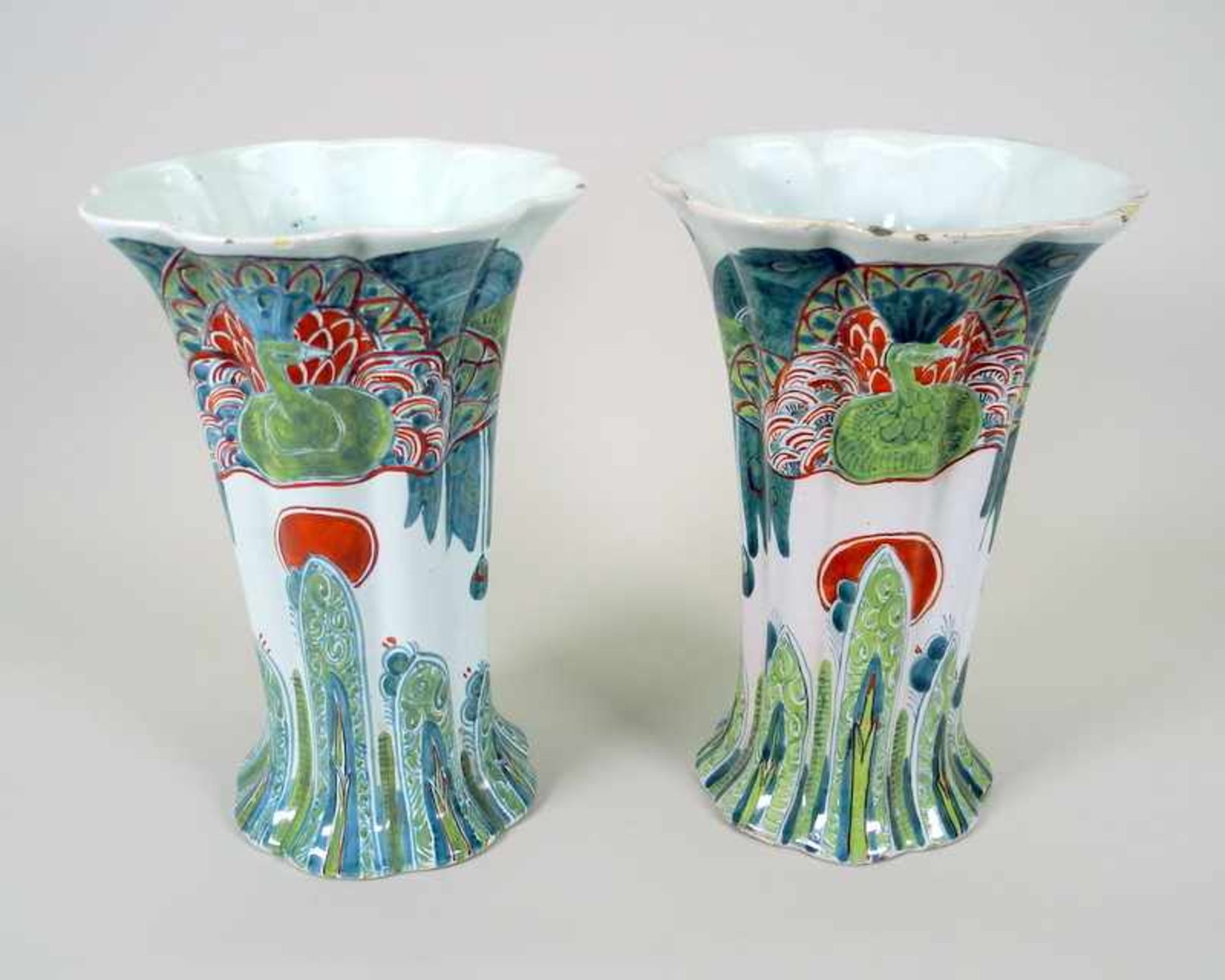 Delfter StangenvasenFayence-Keramik. Am Boden mit Unterglasur-Marke gestempelt. Auf weißem - Bild 5 aus 10