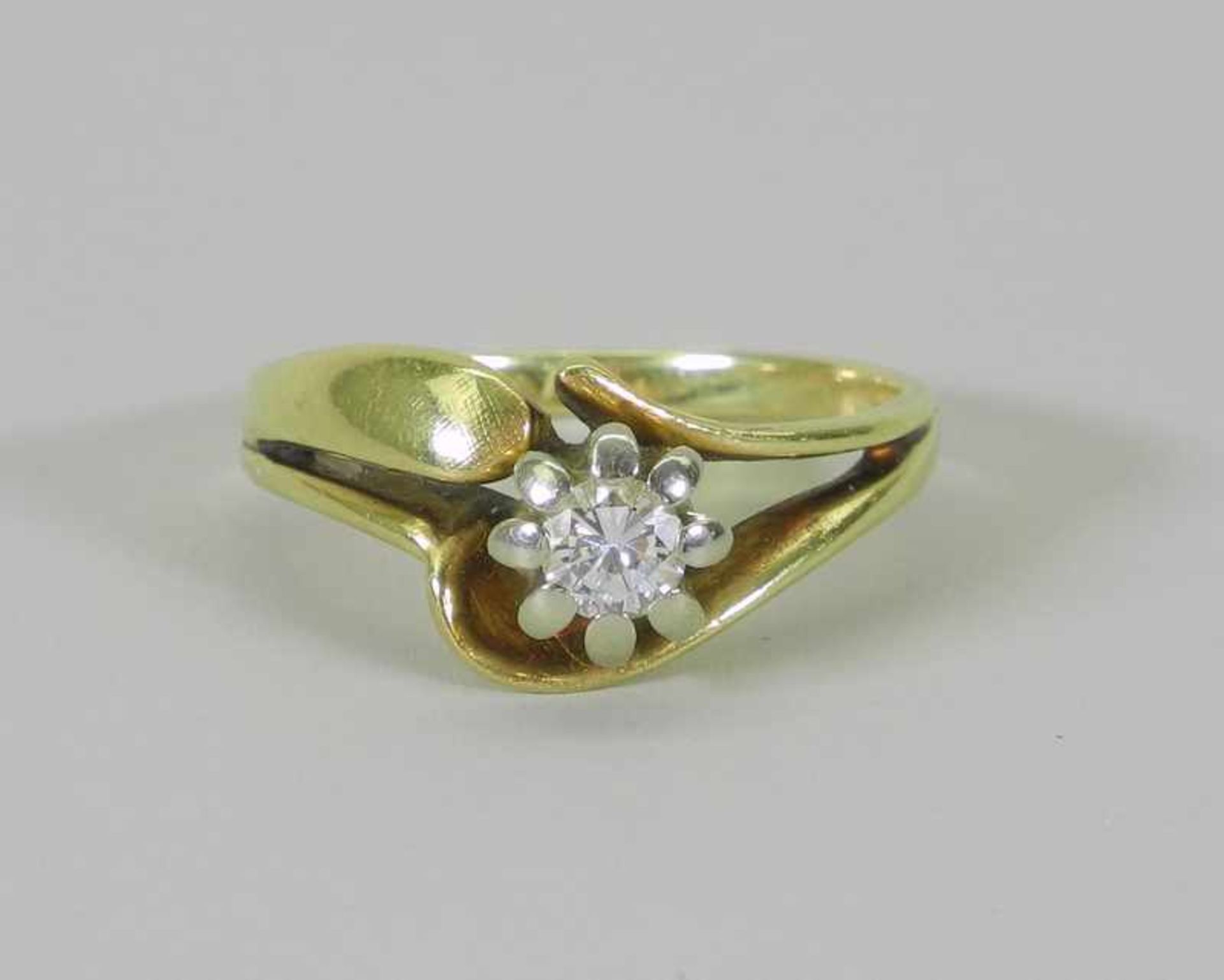 Diamant-Solitär-Ring14 K. gelbgoldener Solitär-Ring mit einem Diamant-Besatz von ca. 0,25 ct., - Image 2 of 3