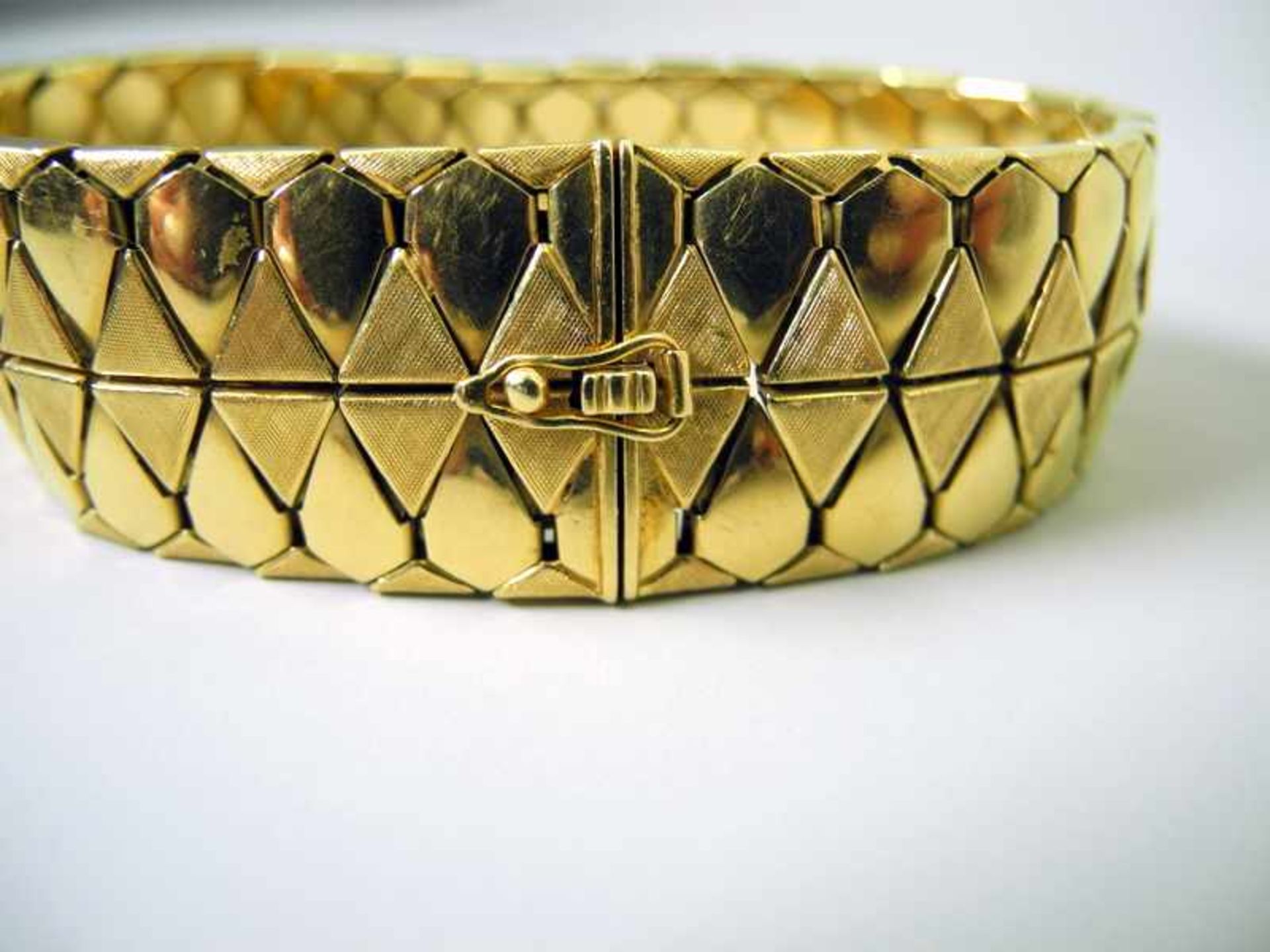 Goldenes Armband mit wappenförmigen Gliedern18 K. gelbgoldenes Armband. Gute Erhaltung. Wohl - Bild 5 aus 5