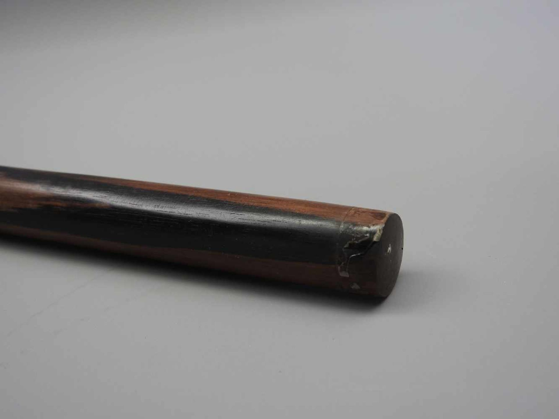 Gehstock mit Schädel-GriffHolz/Hirschhorn. Gehstock aus Holz mit eingesetztem Griff aus Hirschhorn - Bild 3 aus 4
