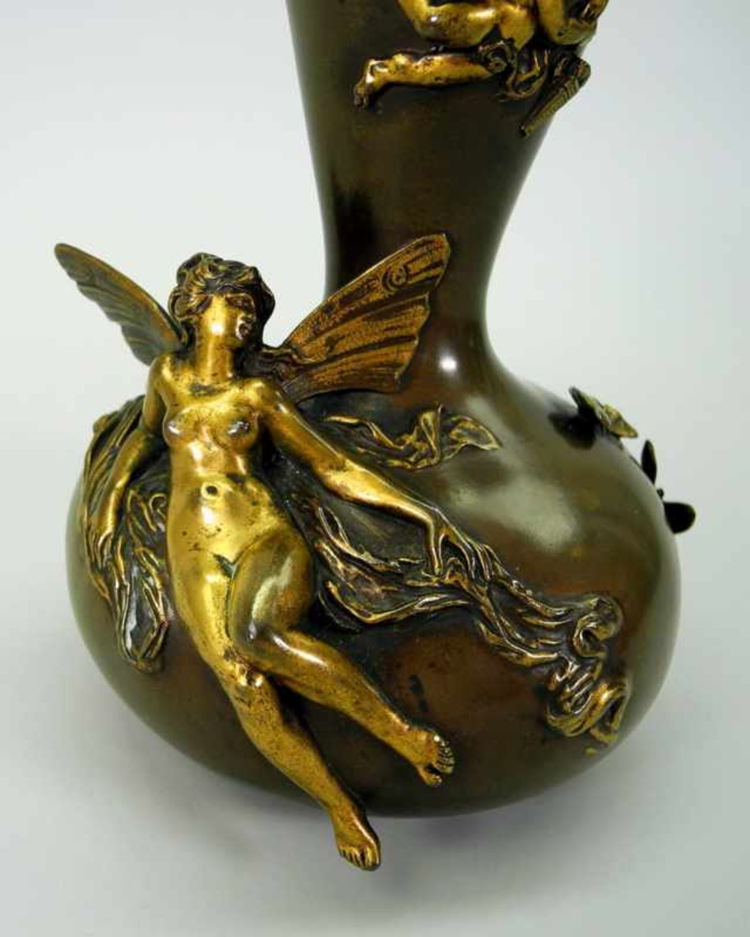 Louis-Ernest Barrias, 1841 Paris - 1905 ebendaBronze, braun patiniert. Feine Jugendstil-Vase mit - Bild 5 aus 11