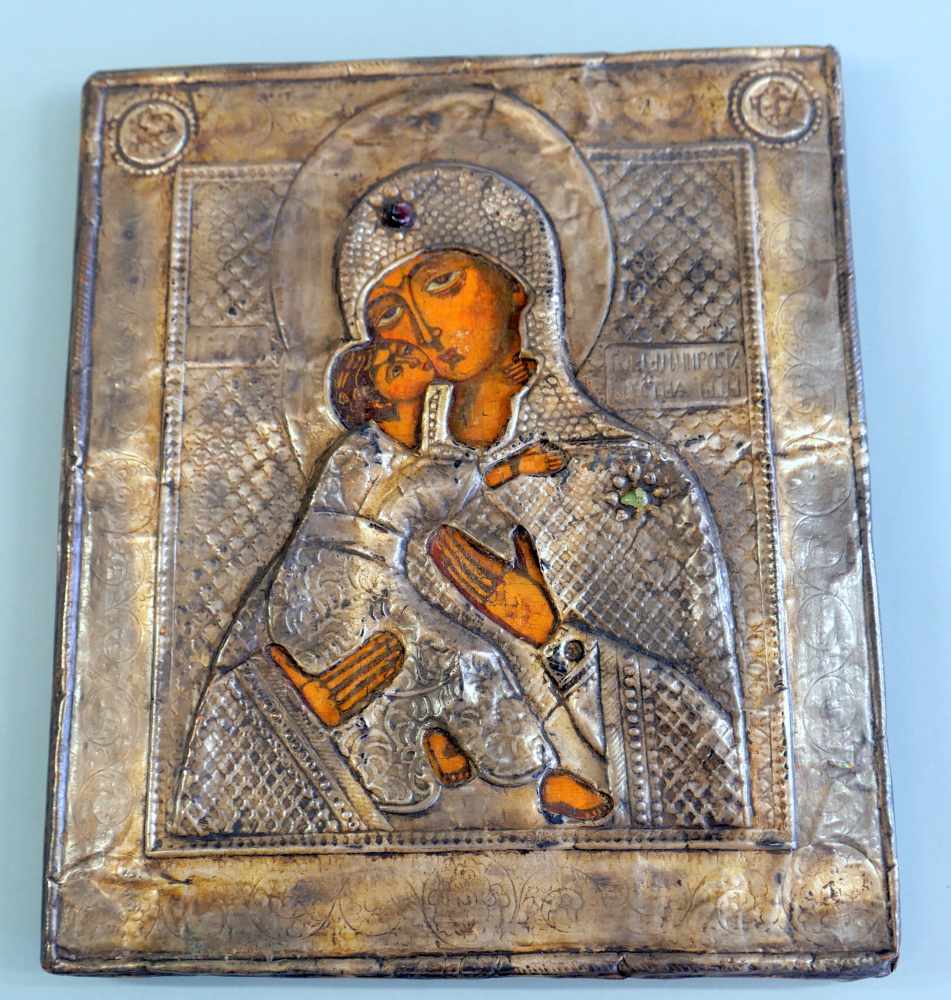 Ikone der Gottesmutter von WladimirEitempera/Holz mit versilbertem Kupferoklad. Darstellung der