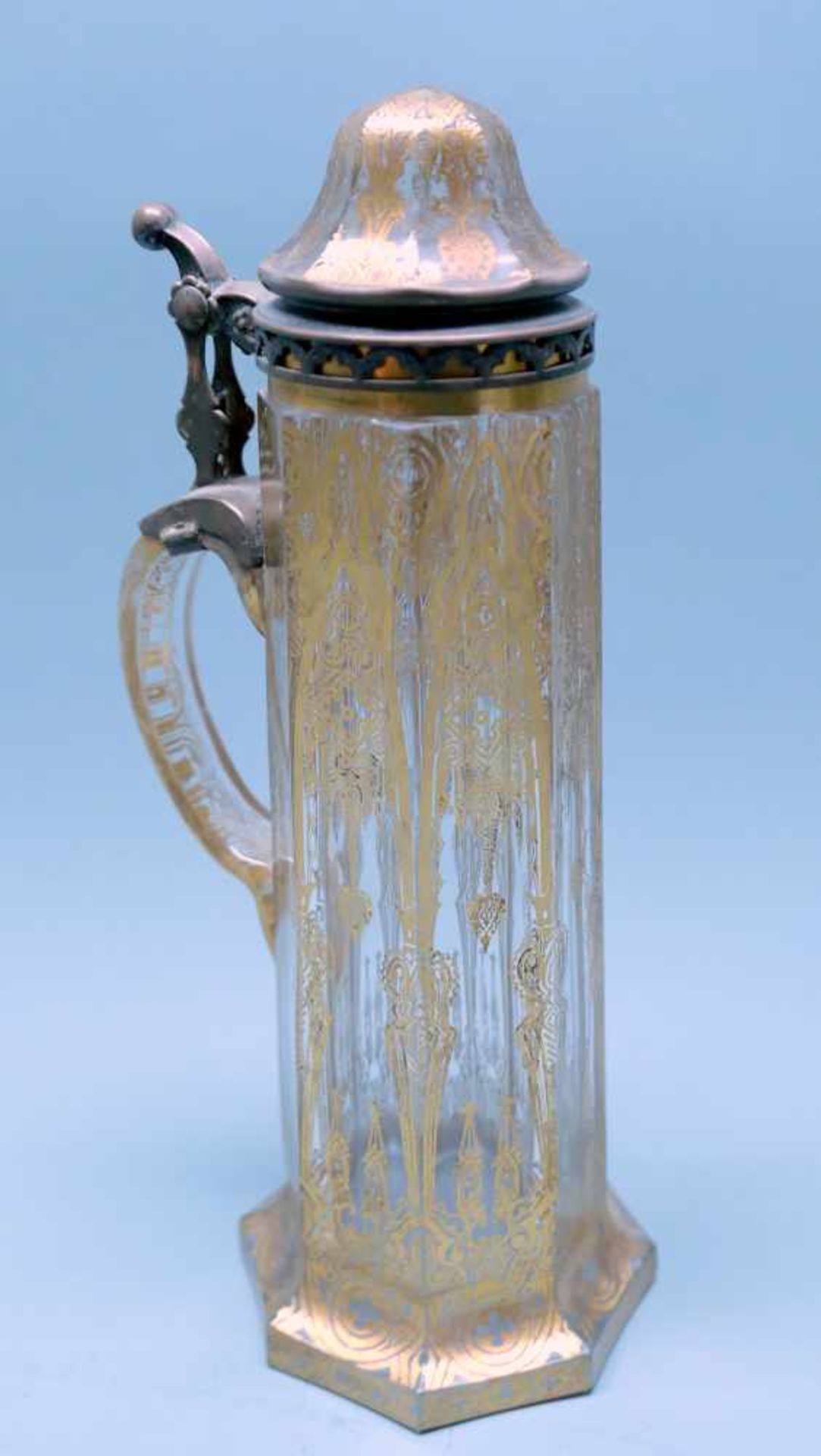 Seltener Jugendstil-StangenkrugGlas mit Bohemia-Gold-Bemalung. Zinnmontur, H ca. 27 cm, ca. 6 cm.