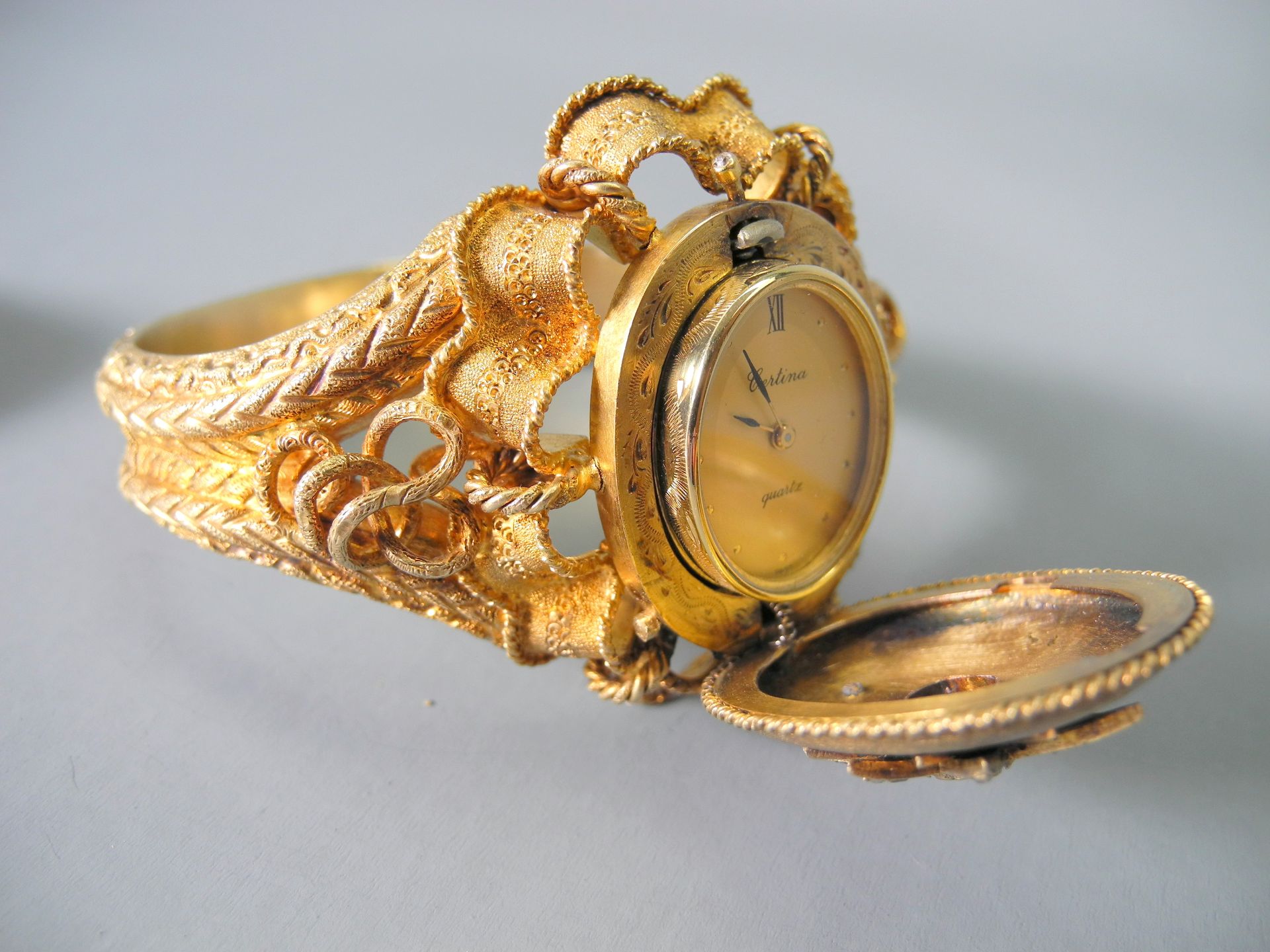 Biedermeier Brosche und Armreif18 K. Gelbgold. Biedermeier-Armreif mit integrierter Uhr der Firma - Image 5 of 10