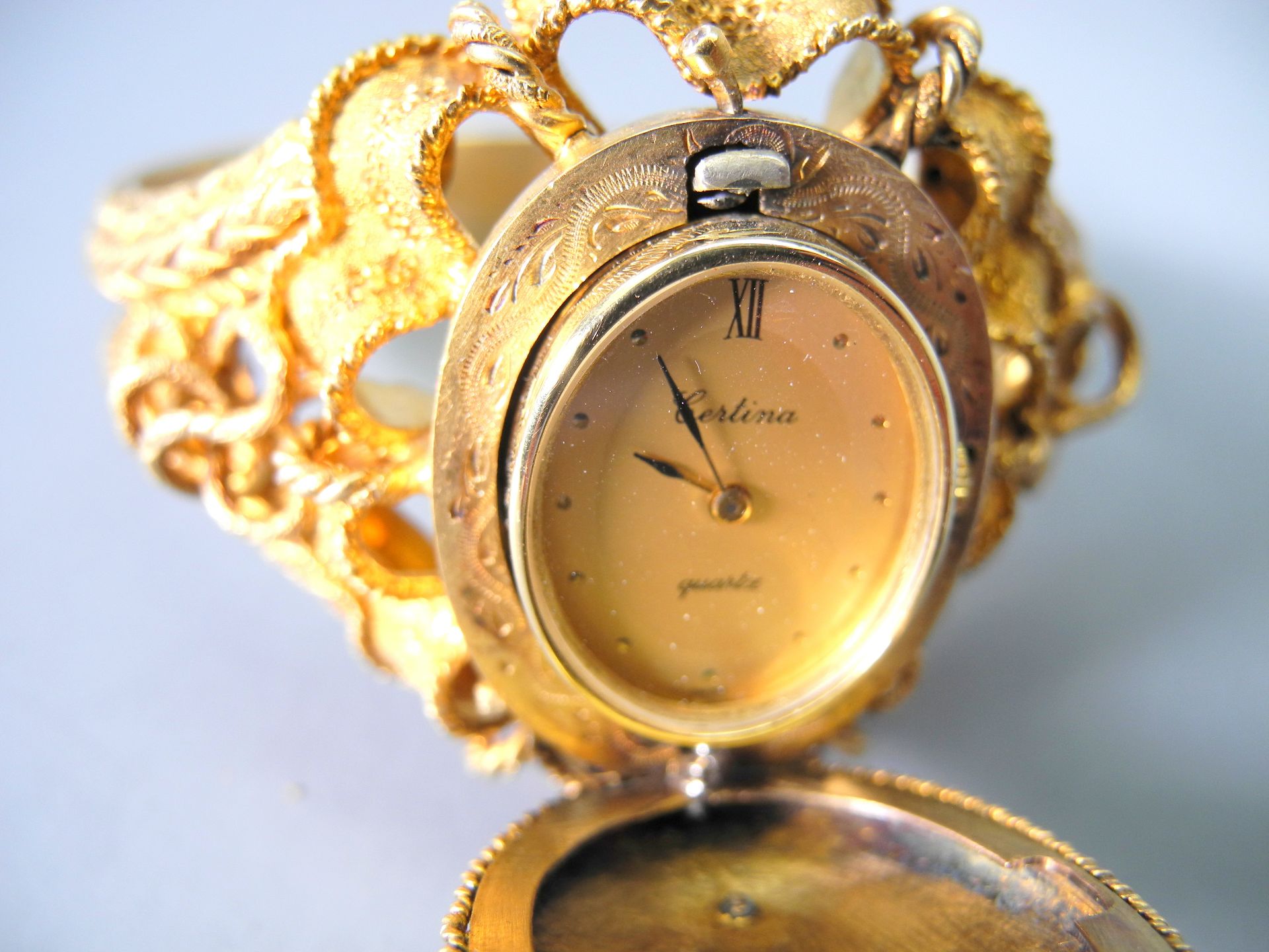 Biedermeier Brosche und Armreif18 K. Gelbgold. Biedermeier-Armreif mit integrierter Uhr der Firma - Image 7 of 10