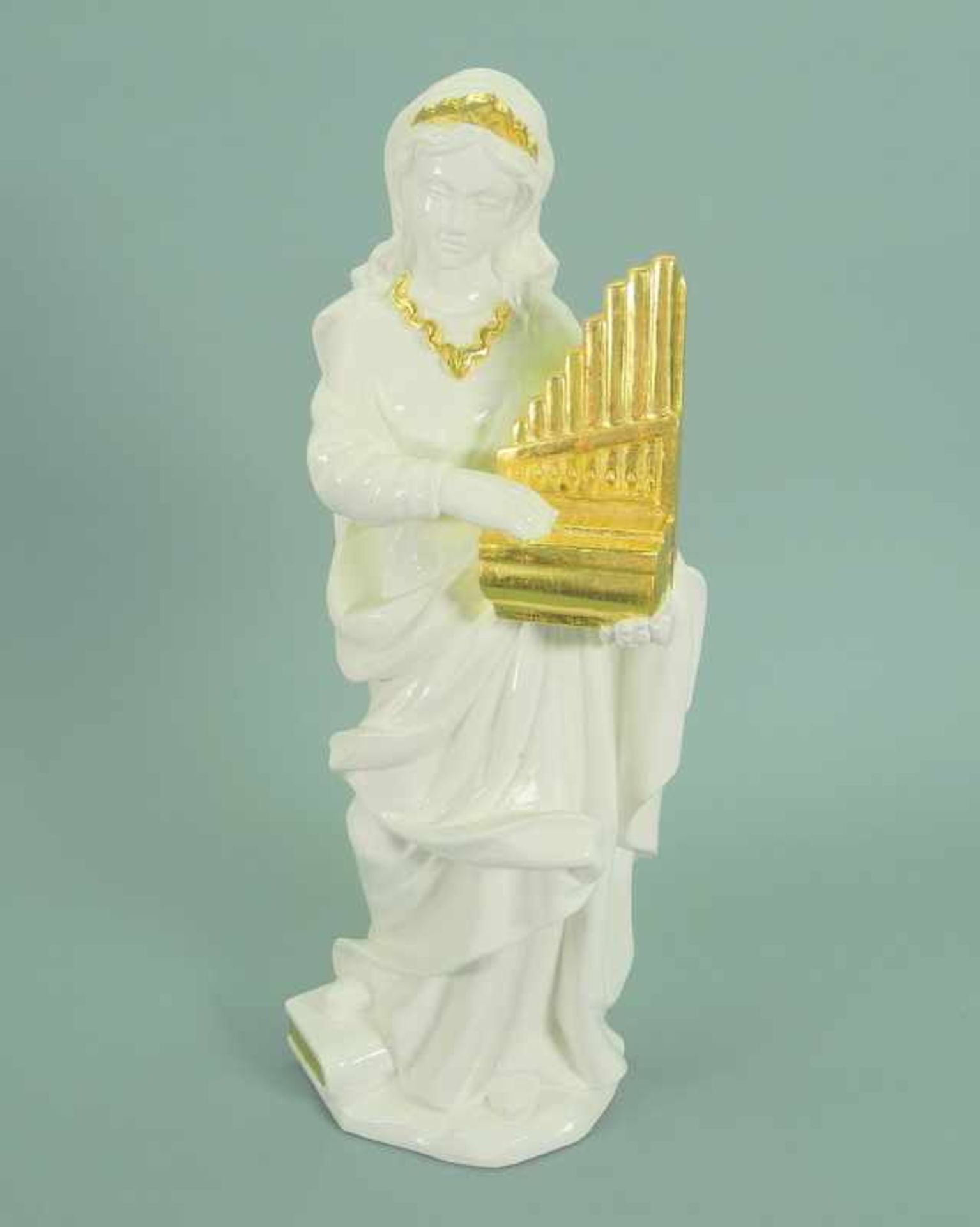 Albl, Die Heilige CäciliaHolz geschnitzt, weiß und gold gefasst. Am Boden mit dem Stempel der