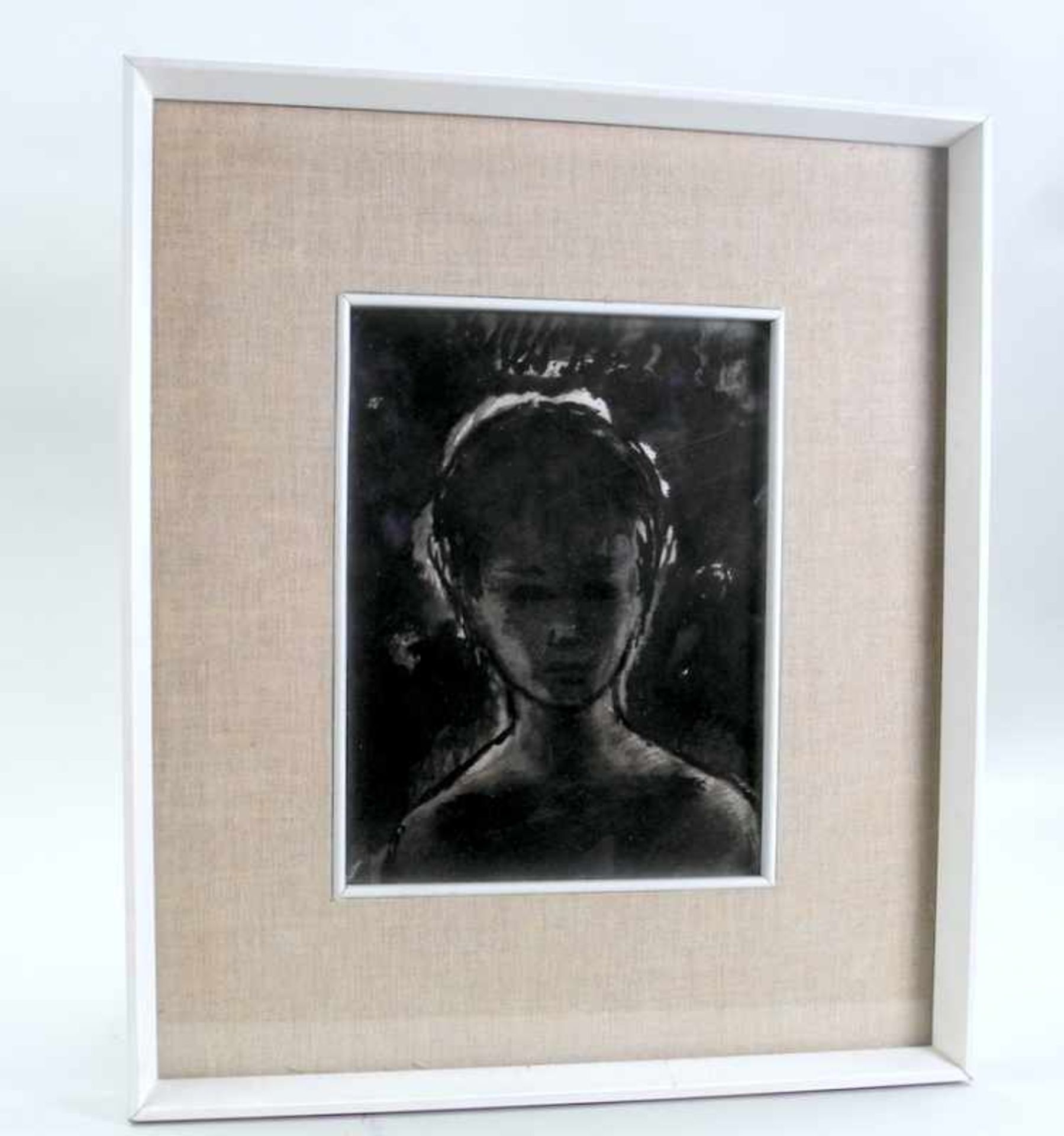 Porträt eines JünglingsAquarell/Papier. Frontale Darstellung eines Kindes mit schwarz auf weißem - Image 2 of 3