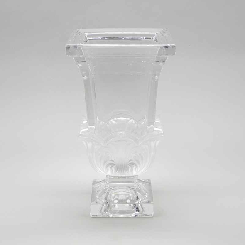 Elegante Kristallvase Pâte de verreFarbloses Kristall, teilweise satiniert. Quadratischer Fuß auf - Image 2 of 4