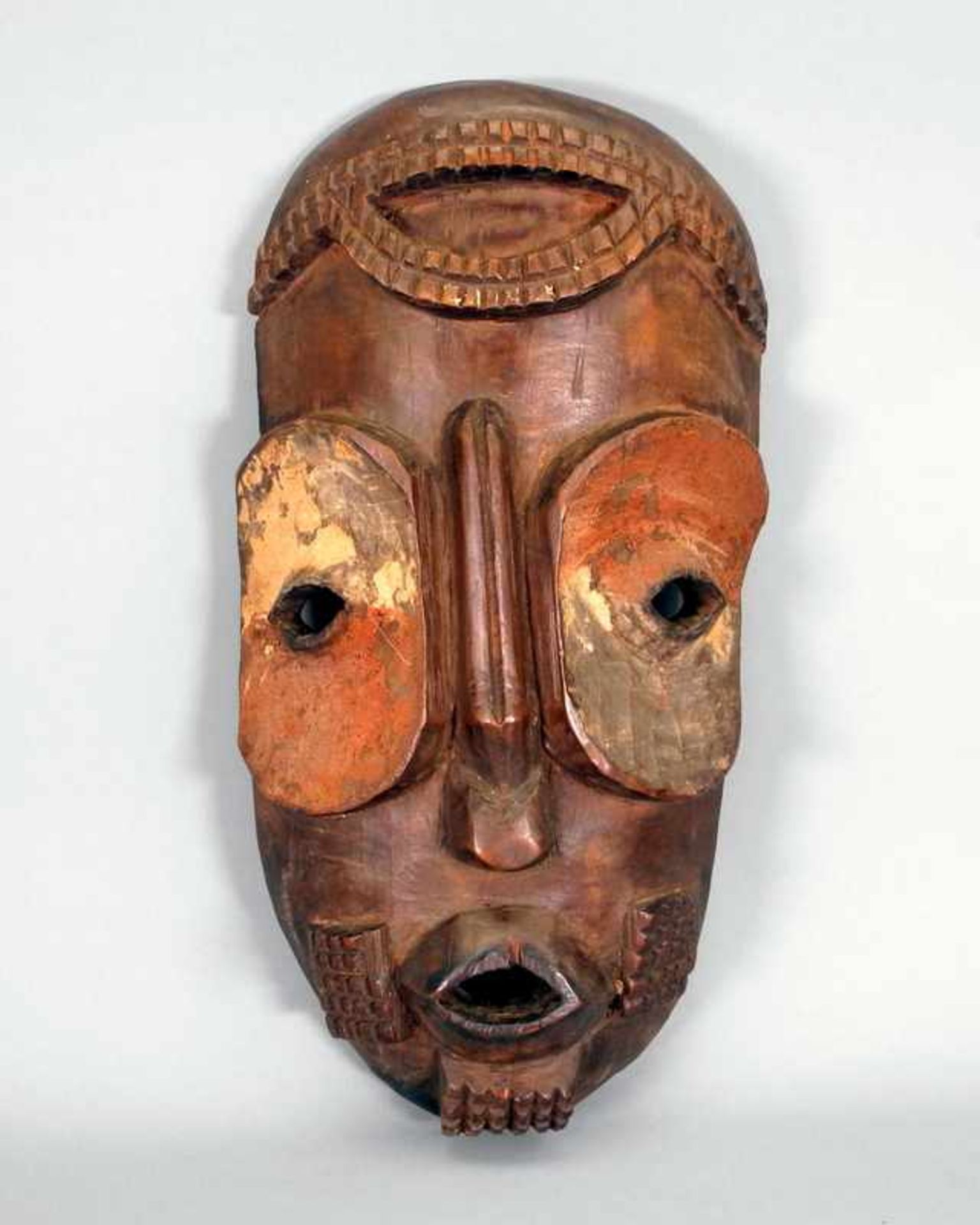 Afrikanische MaskeHolz geschnitzt und teils polychrom gefasst. Guter Zustand. Südafrika, 20. Jh. H x