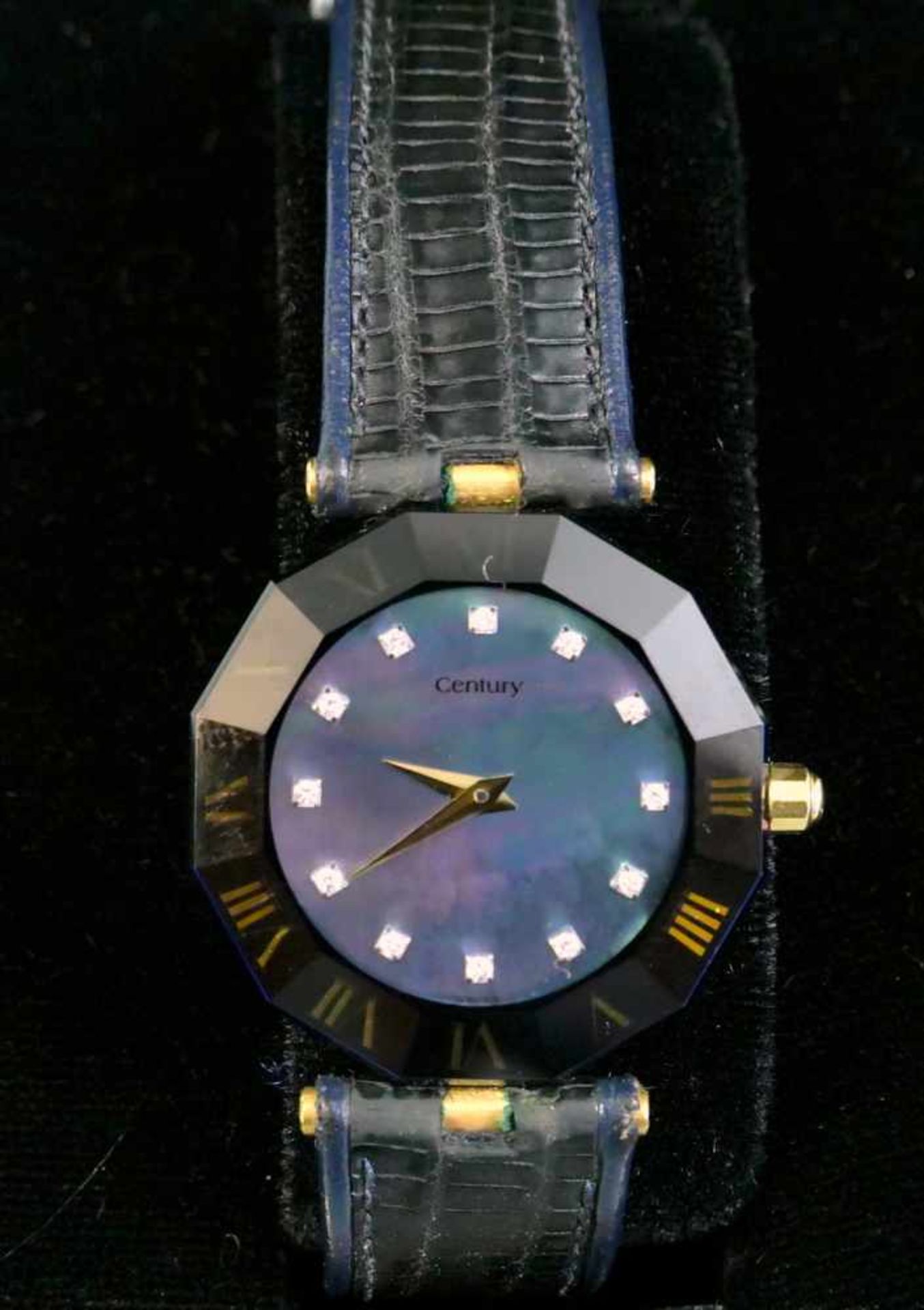 Century, Feine Damen-ArmbanduhrArmbanduhr der Marke Century in Nidau bei Biel, bekannt durch
