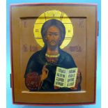Russische Ikone des PantokratorsEitempera/Holz. Christus ist halbfigurig und zum Beschauer sehend
