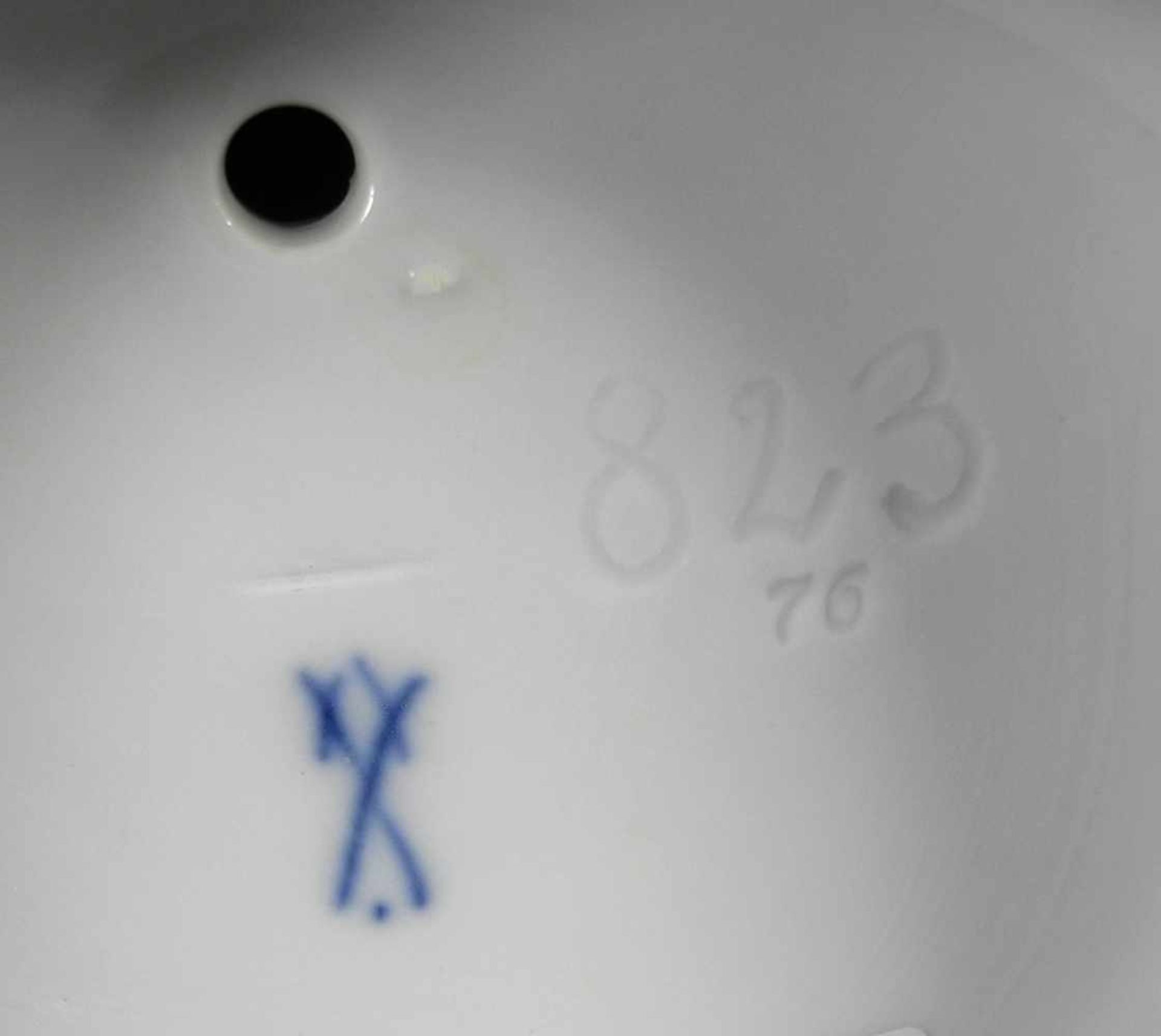 Meissen, Großer MalabarPorzellan, am Boden mit unterglasurblauer Schwertermarke, Modellnummer " - Bild 3 aus 11